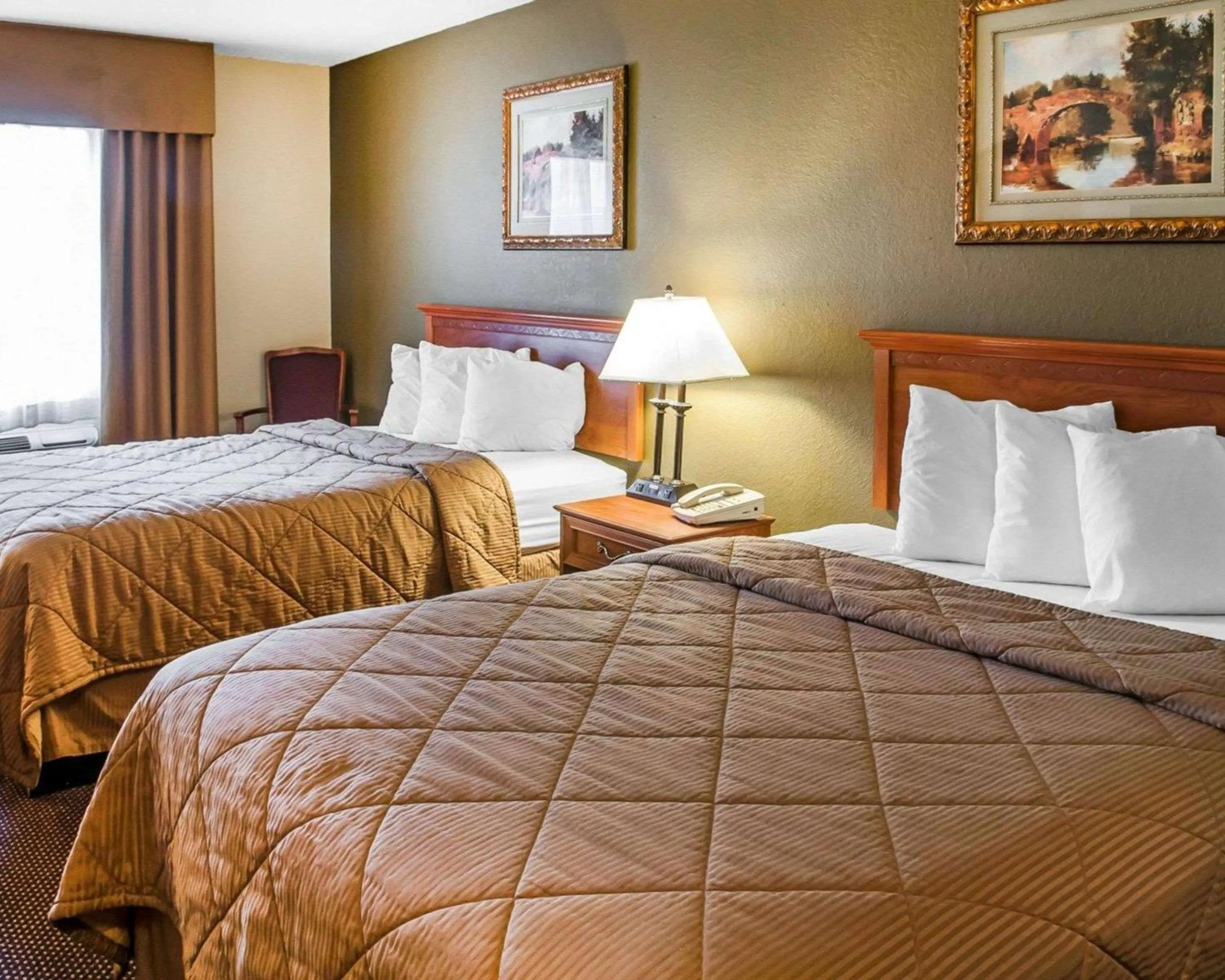 Photo of the whole room, Bed in Rodeway Inn Espanola