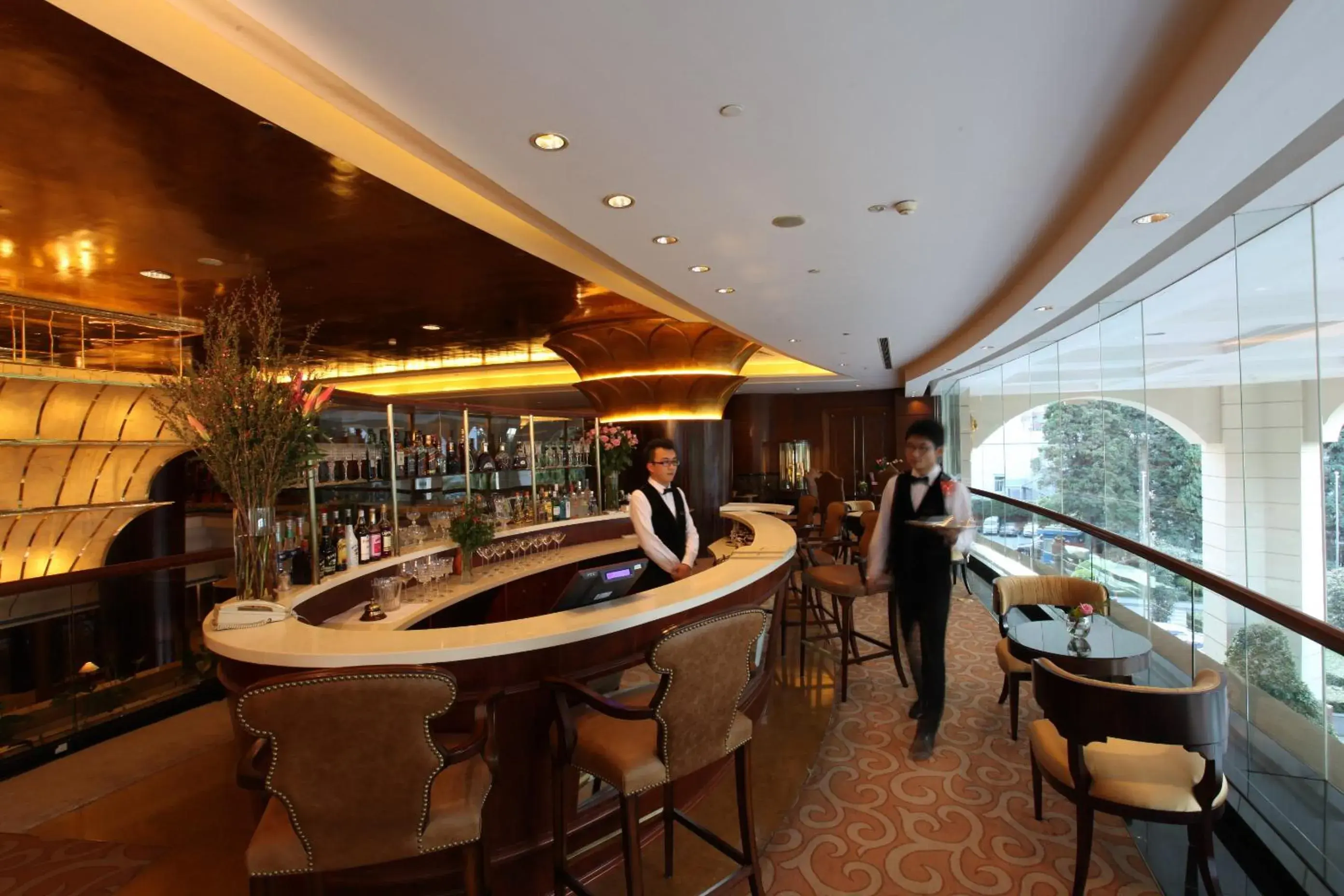 Lounge or bar in Zhongwei Green Lake Hotel Kunming