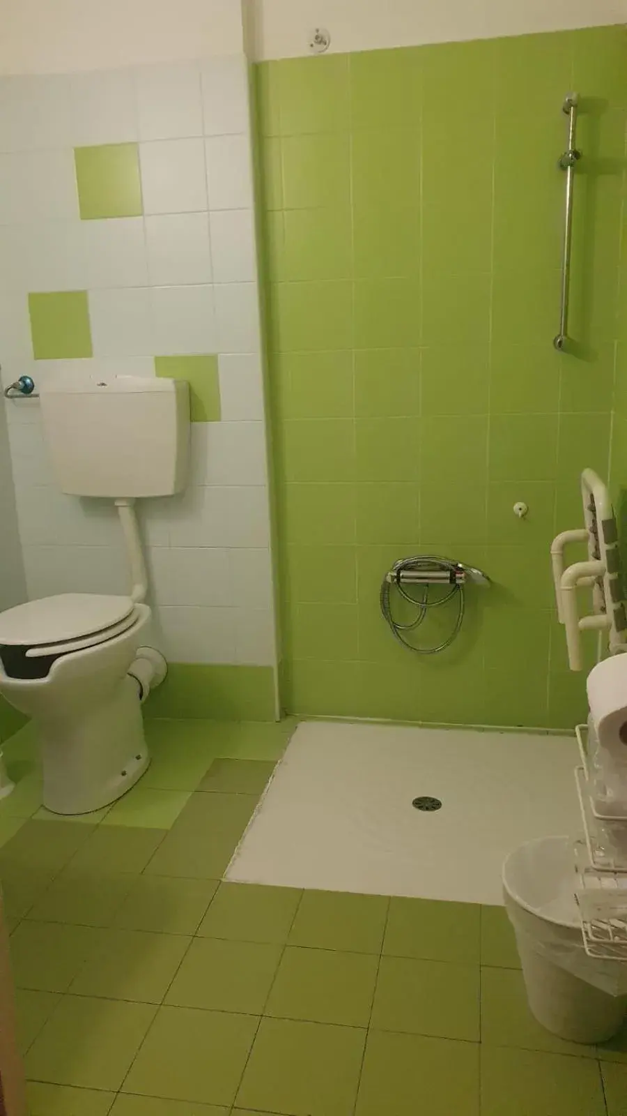 Shower, Bathroom in Hotel Sharing