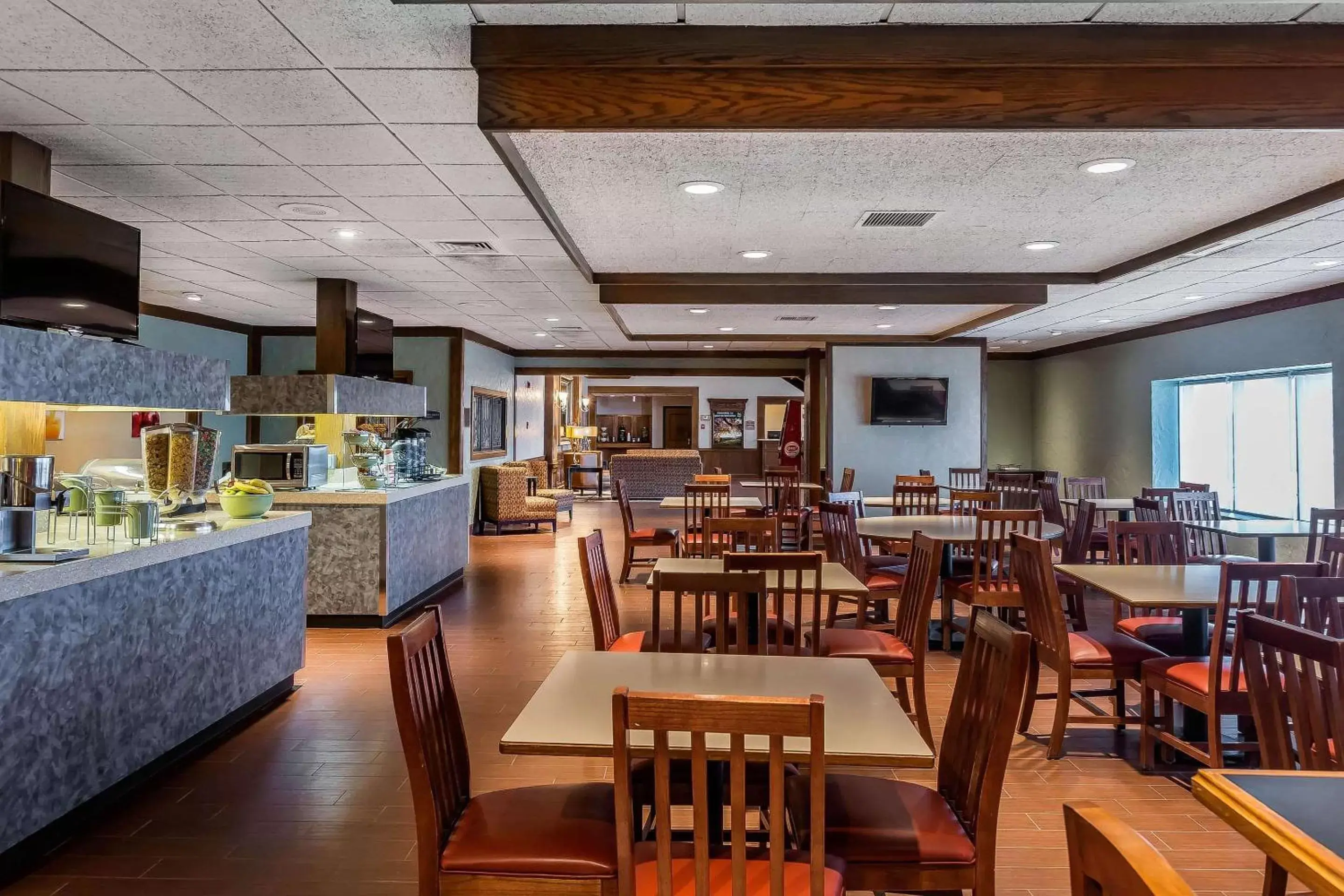 Restaurant/Places to Eat in Quality Inn Perrysburg