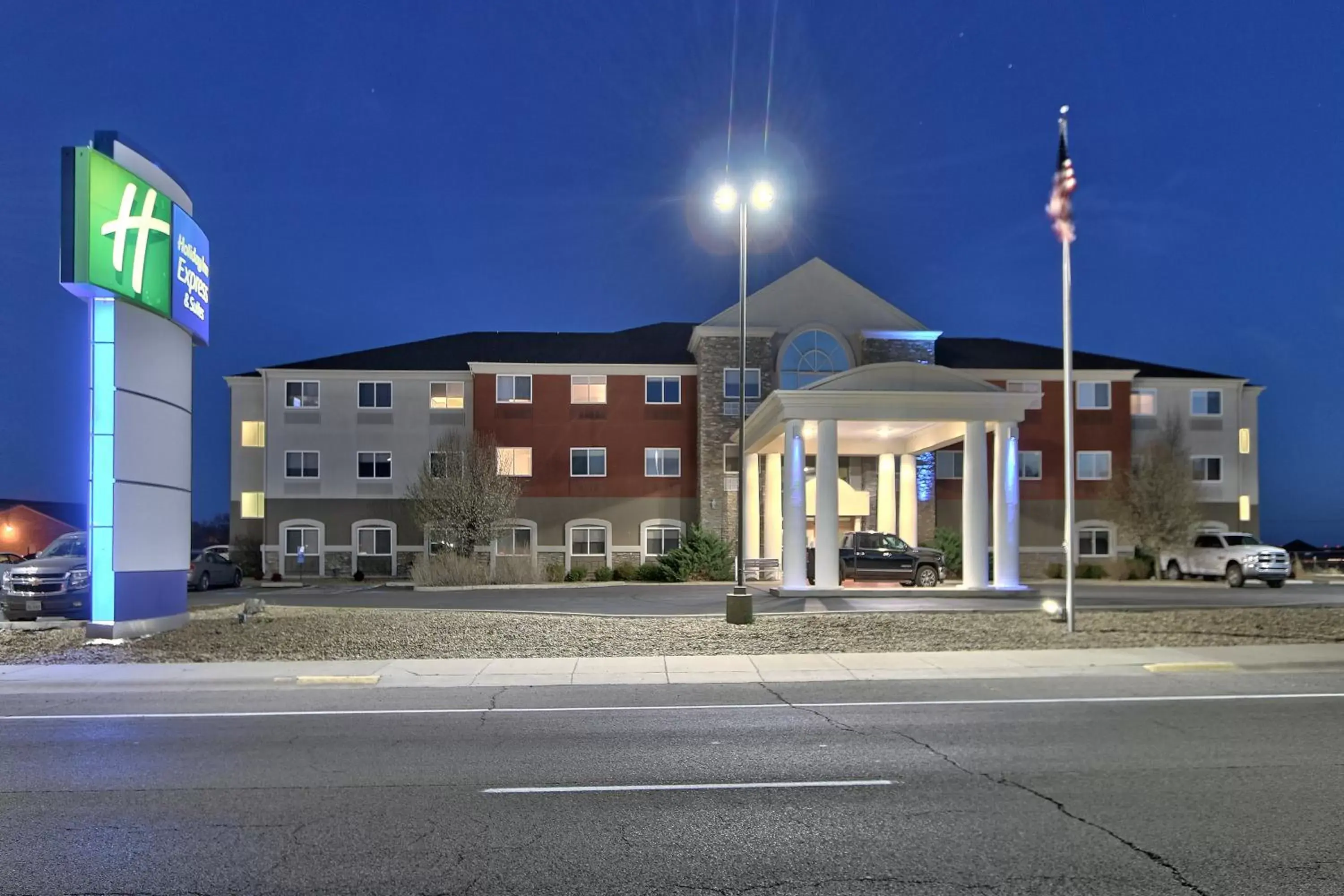 Property Building in Holiday Inn Express & Suites Portales, an IHG Hotel