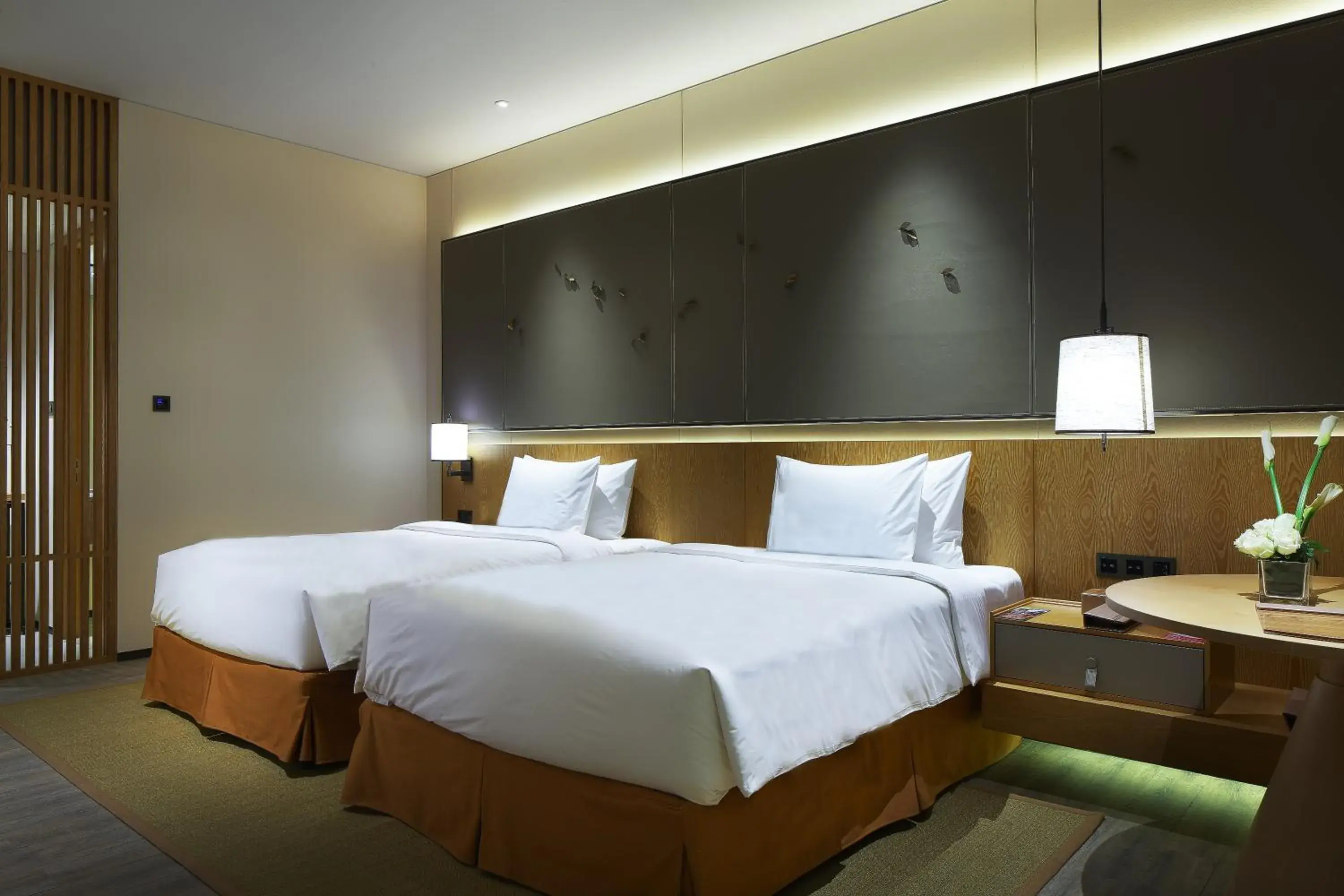 Photo of the whole room, Bed in Crowne Plaza Nanchang Wanli, an IHG Hotel