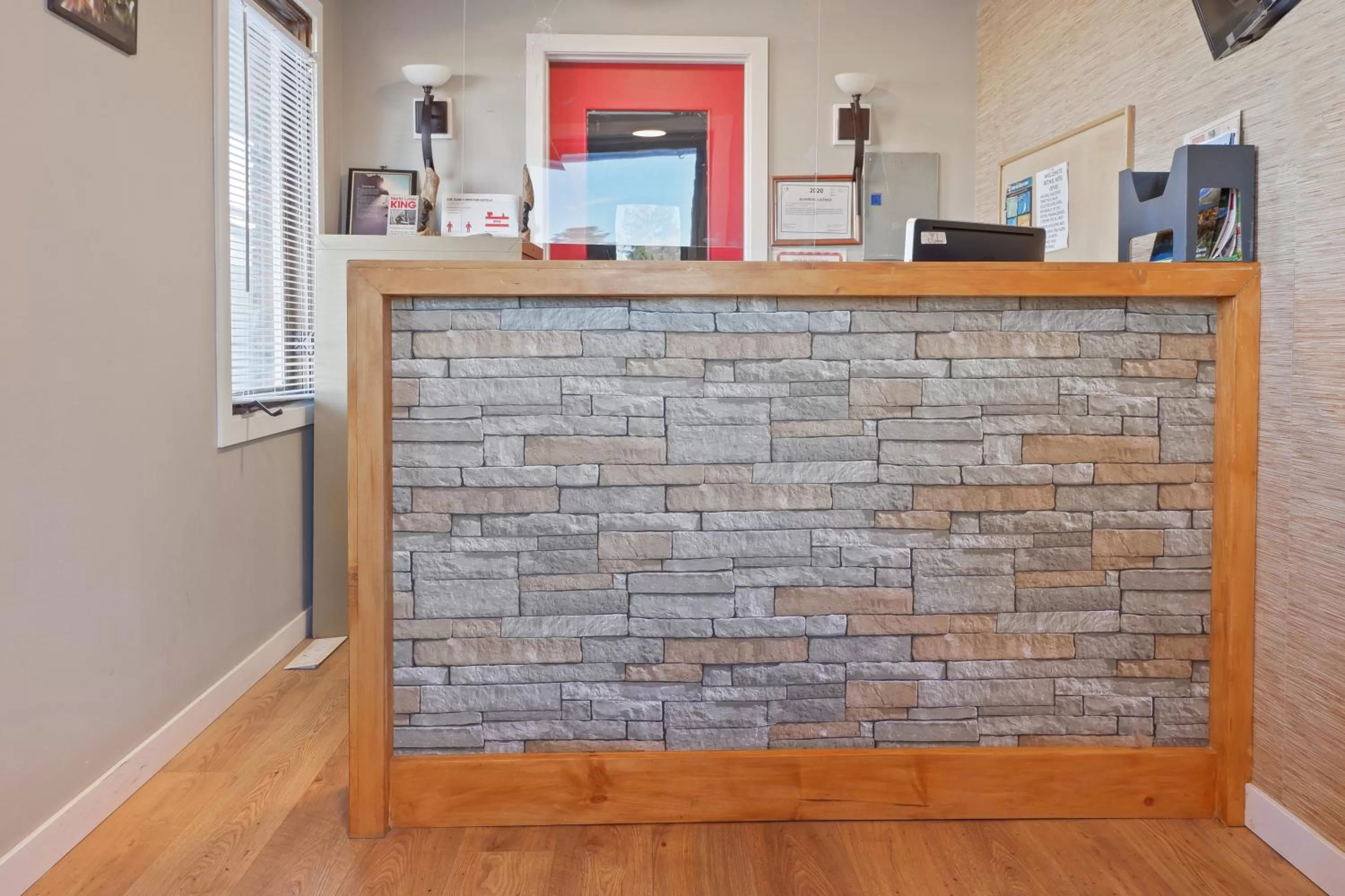 Lobby or reception in Hotel Bethel - Fort MacLeod, AB