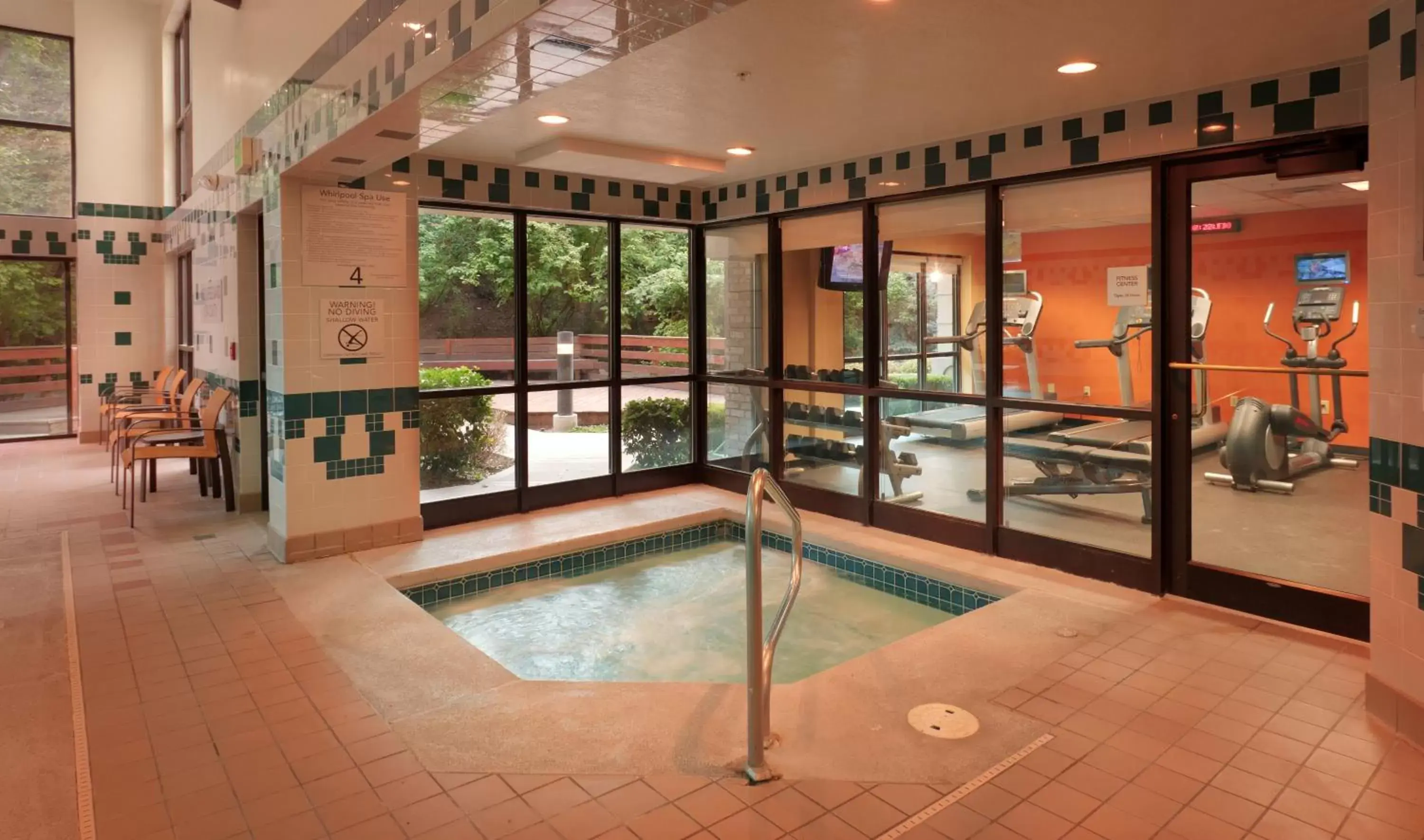 Hot Tub, Swimming Pool in Best Western Plus Provo University Inn