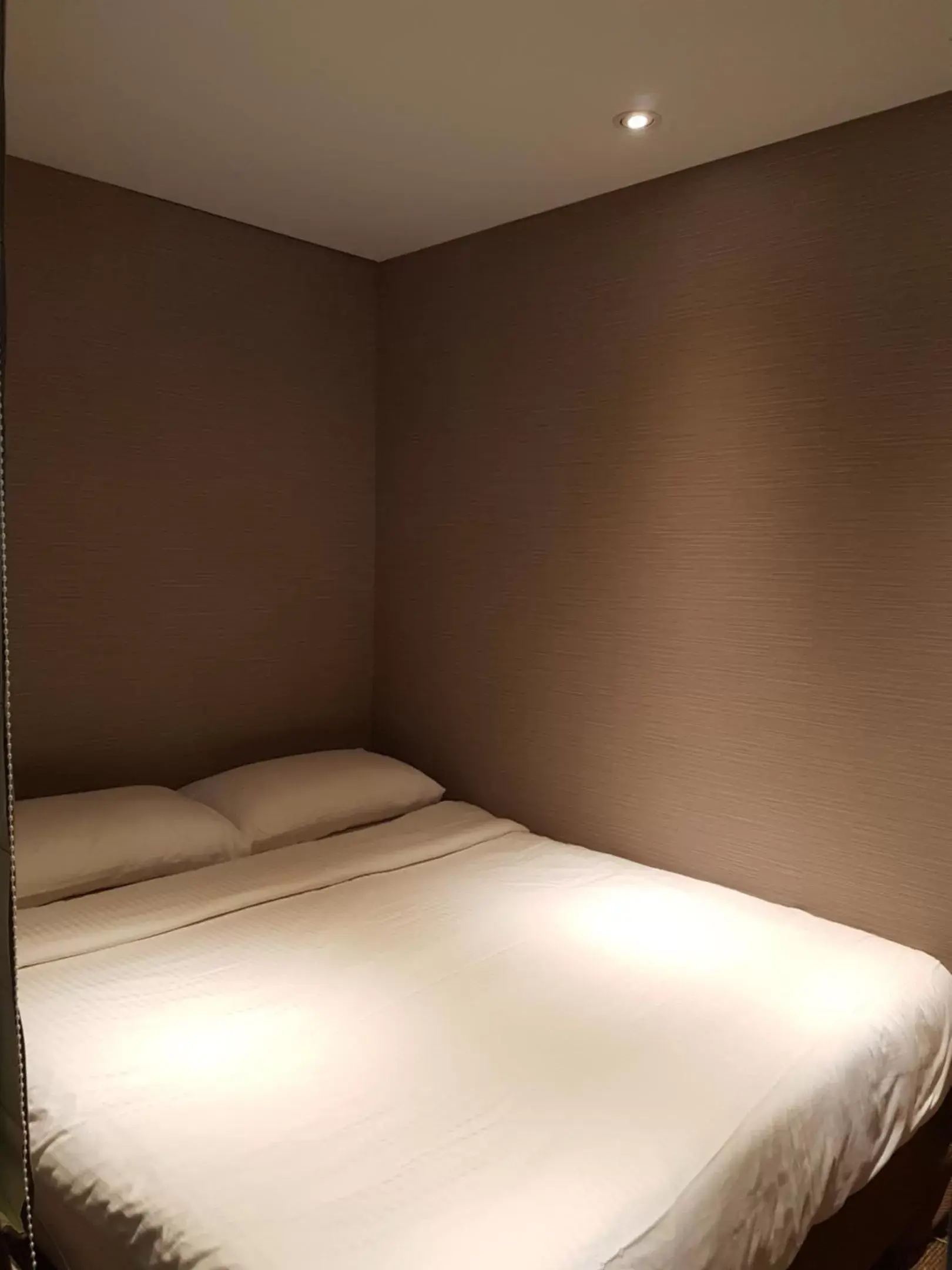 bunk bed, Bed in Bayman Hotel