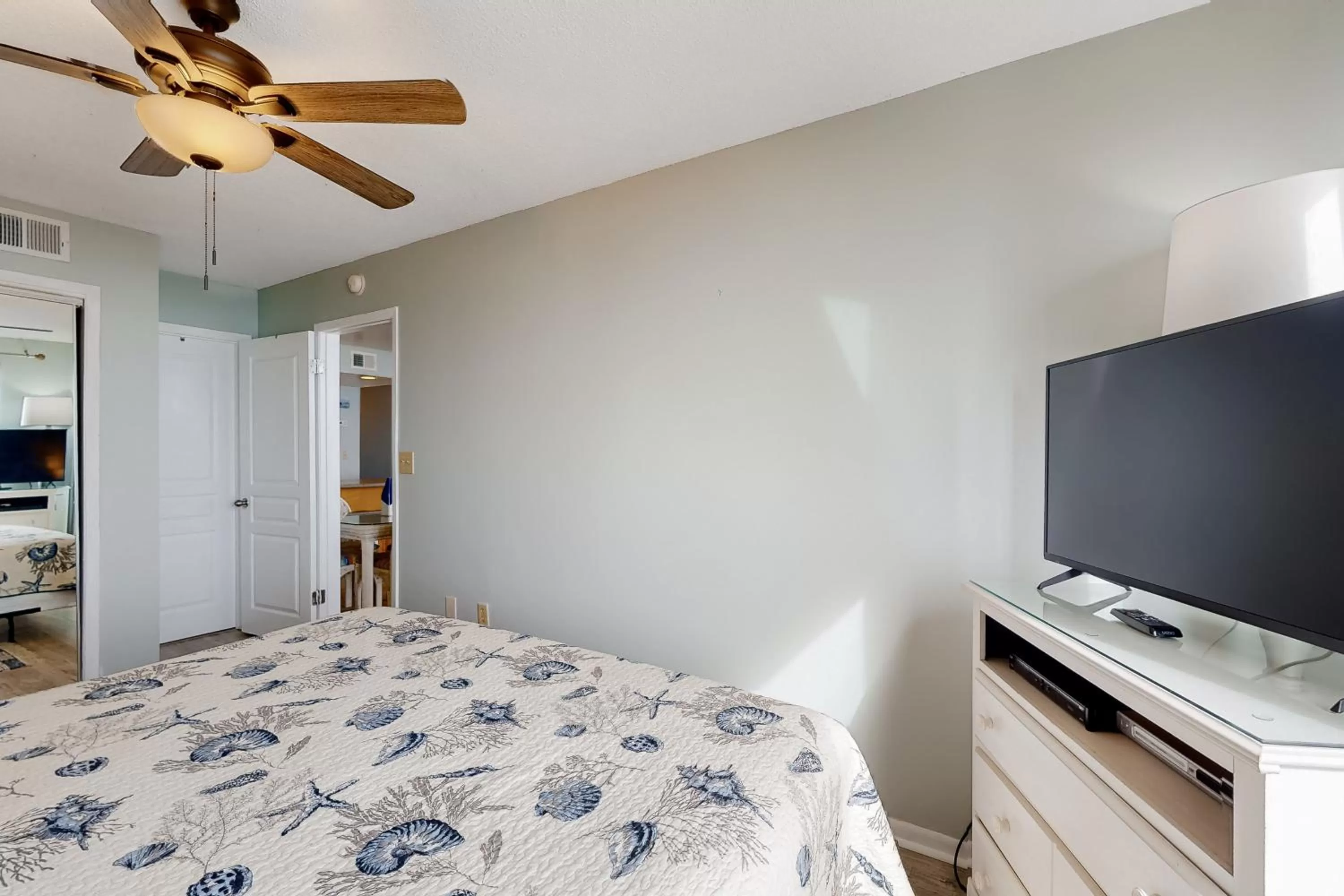 TV/Entertainment Center in Island Winds West #578