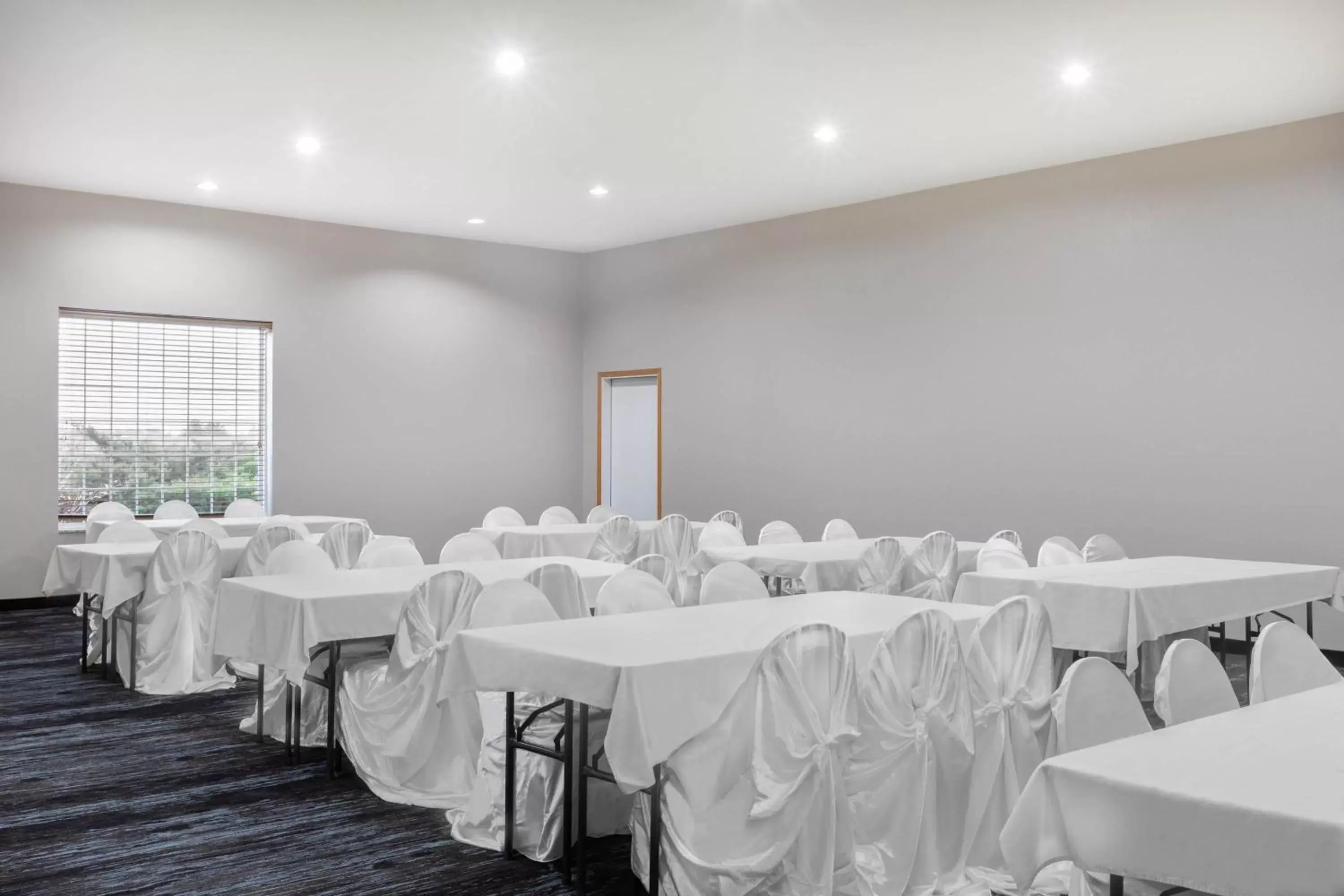 Meeting/conference room, Banquet Facilities in AmericInn by Wyndham Pella