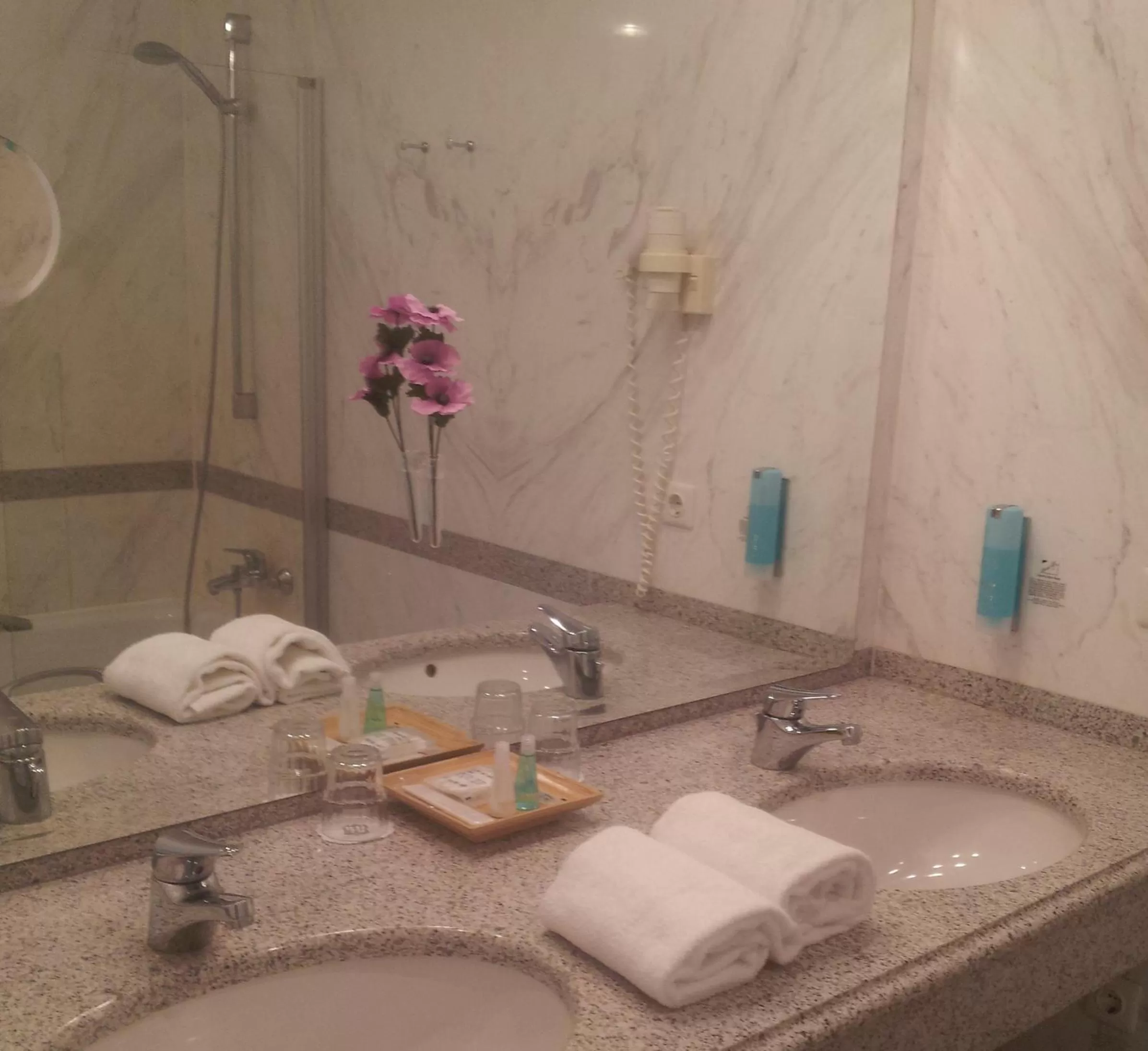 Bathroom in SORAT Insel-Hotel Regensburg