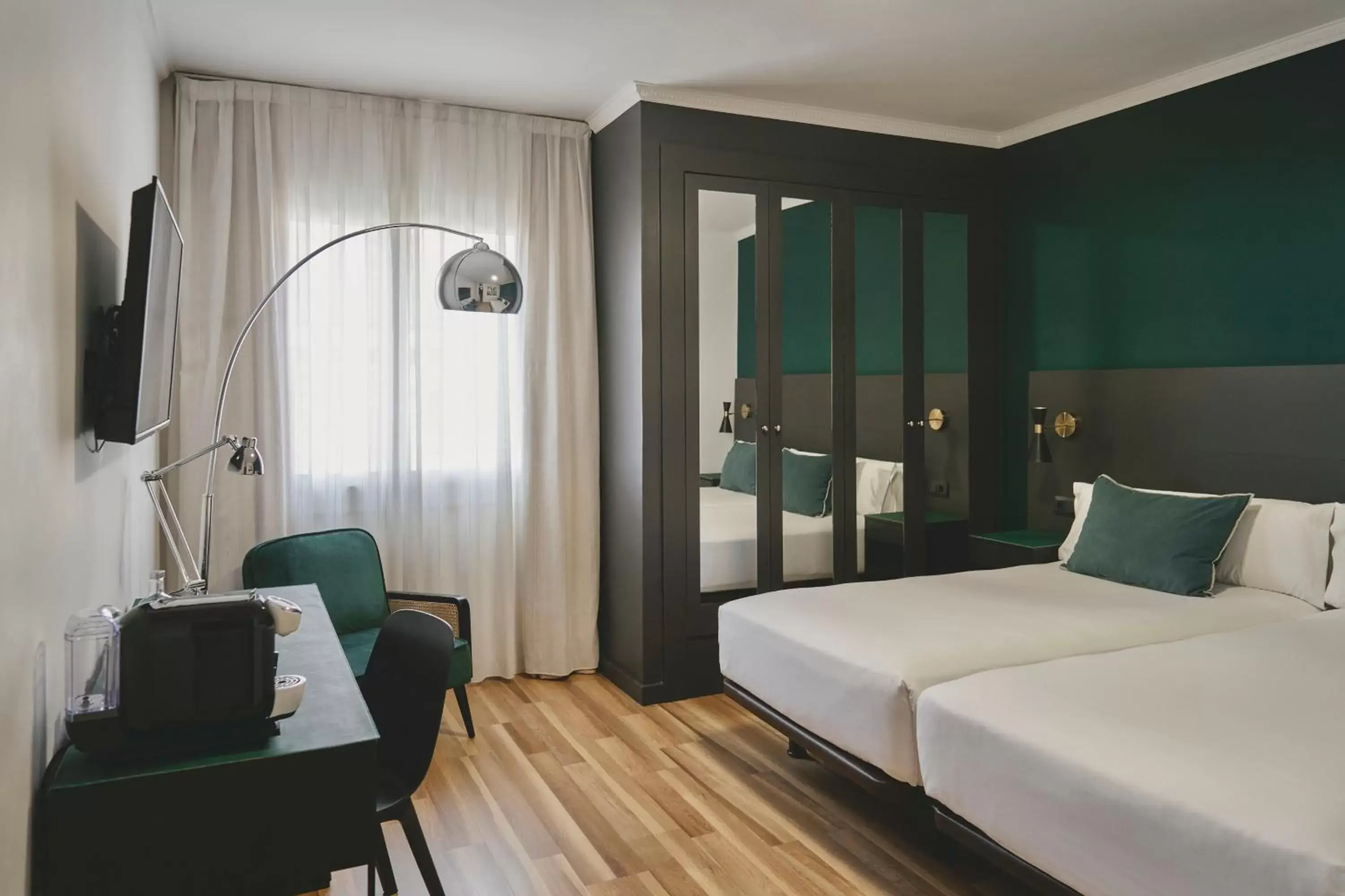 Photo of the whole room, Bed in Arenas Atiram Hotels
