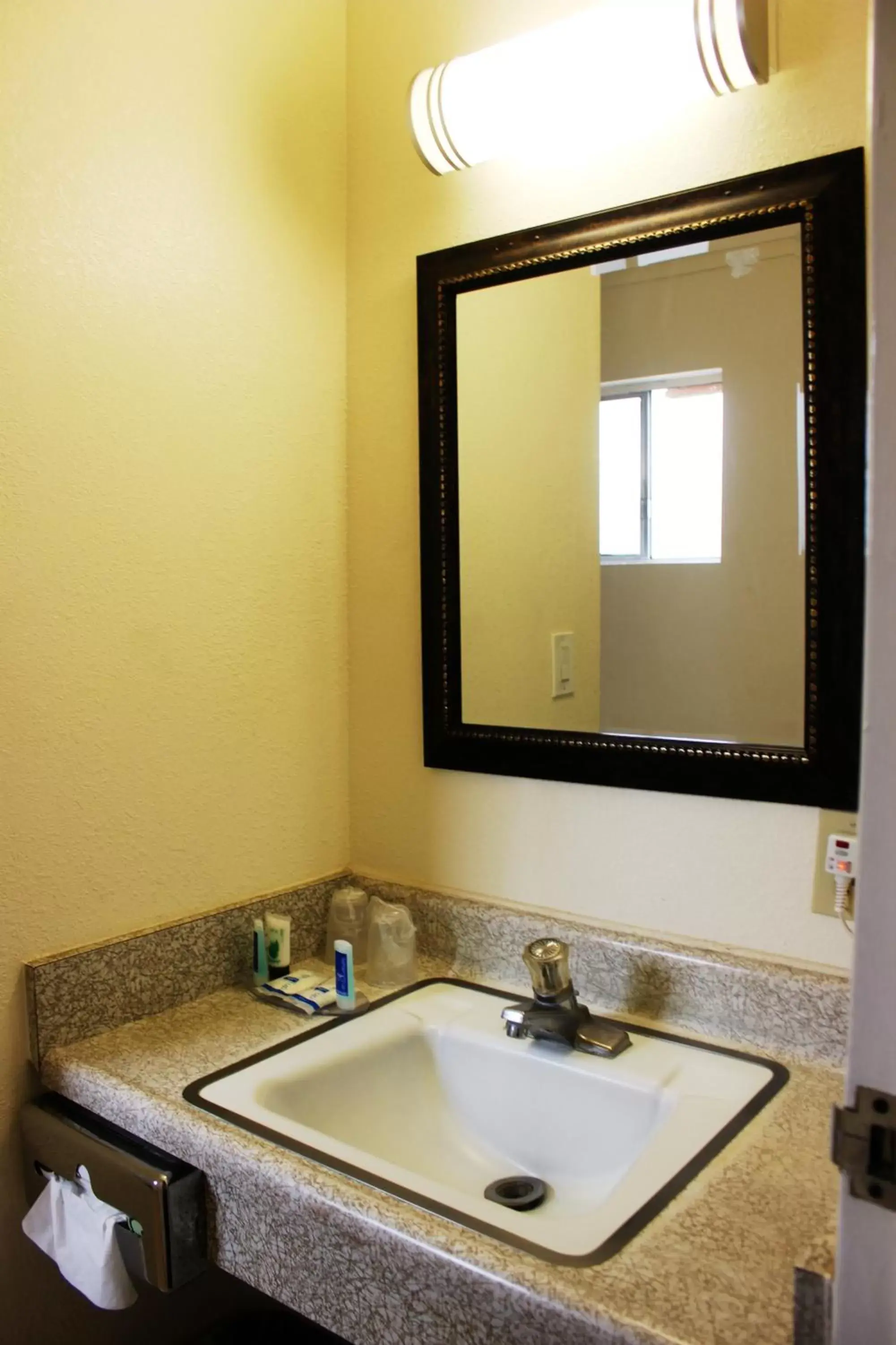 Bathroom in Rodeway Inn Near University-Gateway to Yosemite