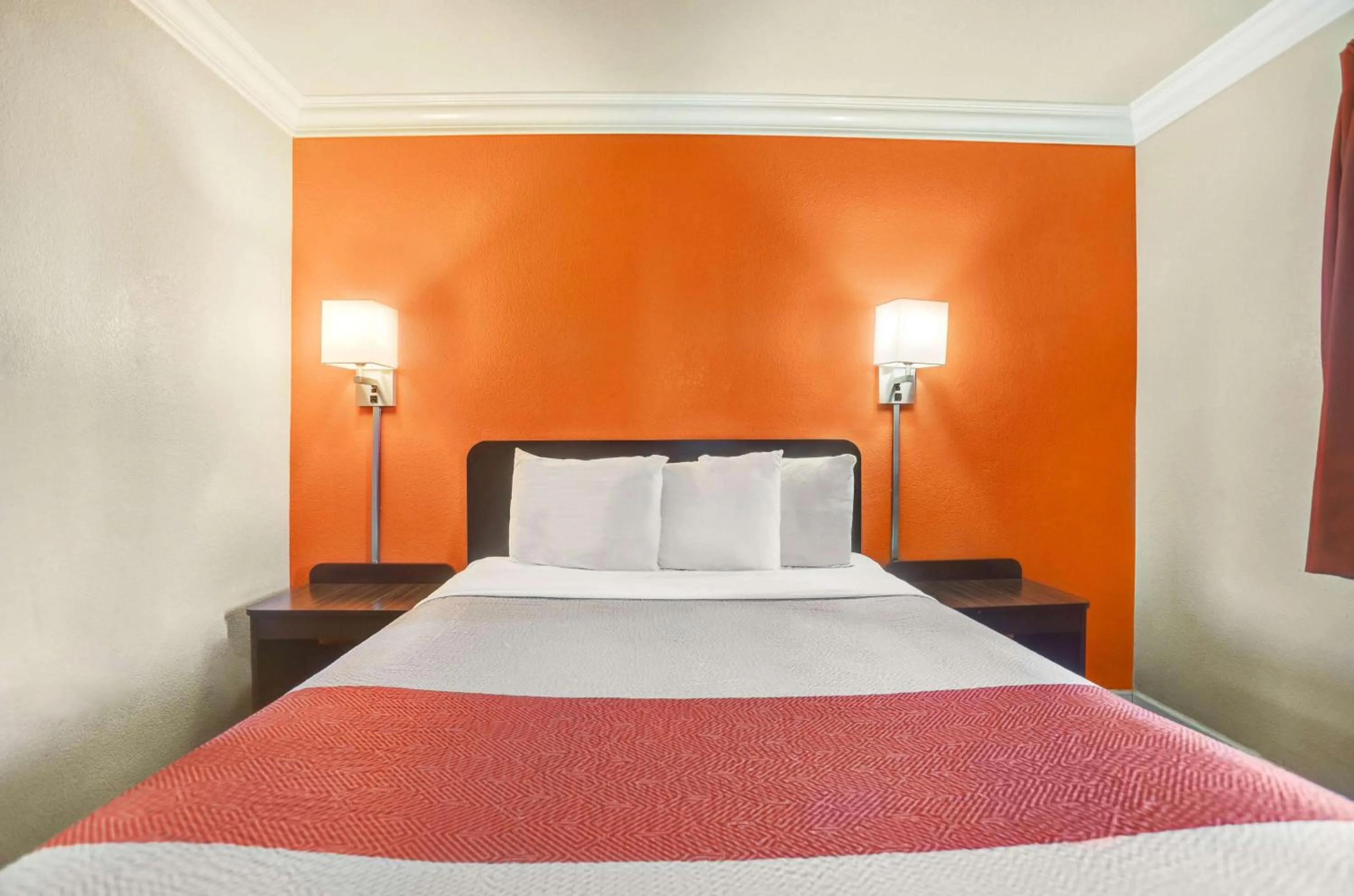 Photo of the whole room, Bed in Motel 6-Fresno, CA - Belmont Ave