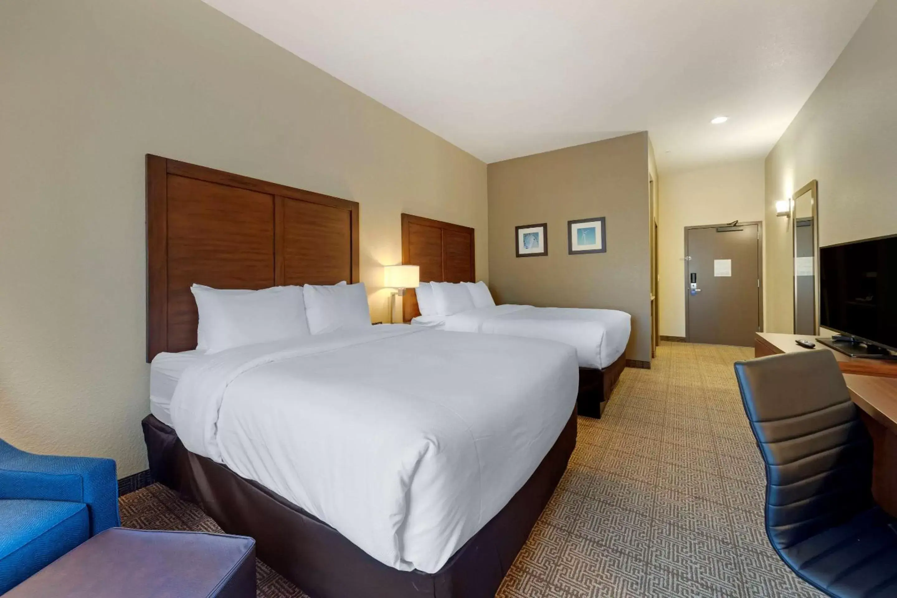 Photo of the whole room, Bed in Comfort Inn & Suites Harrah Photo of the whole room, Bed in Comfort Inn & Suites Harrah