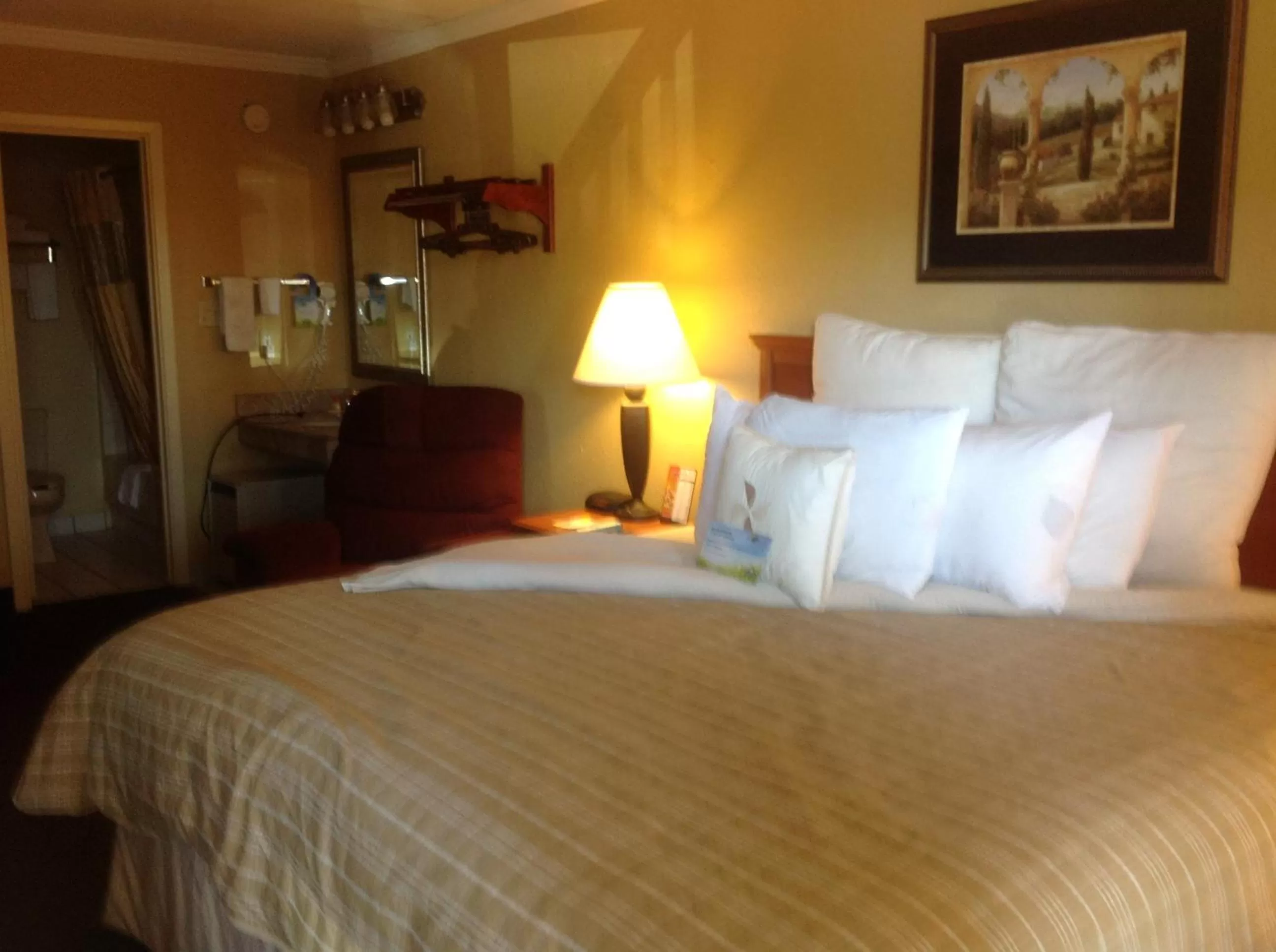 Bedroom, Bed in Days Inn by Wyndham Destin