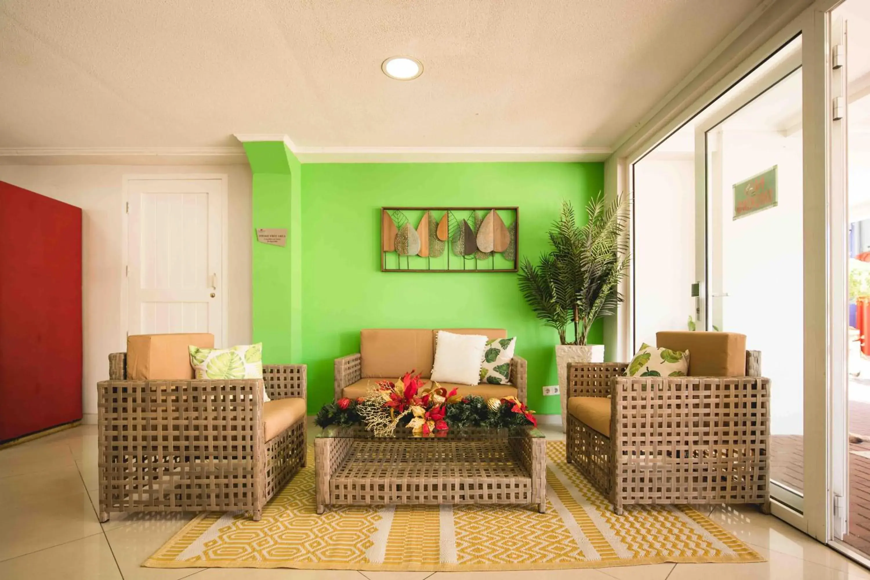 Seating Area in City Suites & Beach Hotel