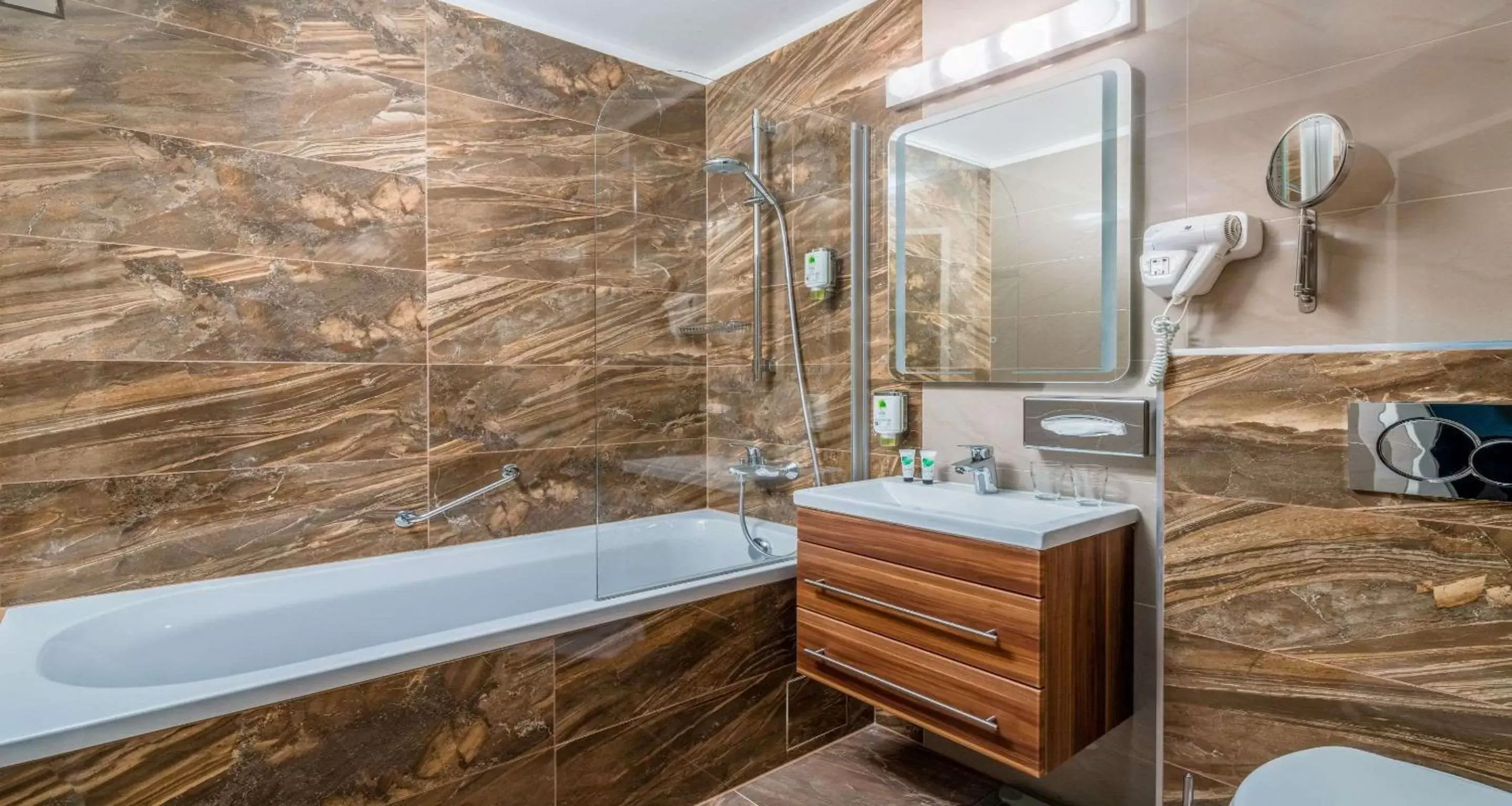 Photo of the whole room, Bathroom in Best Western Plus Celebrity Suites