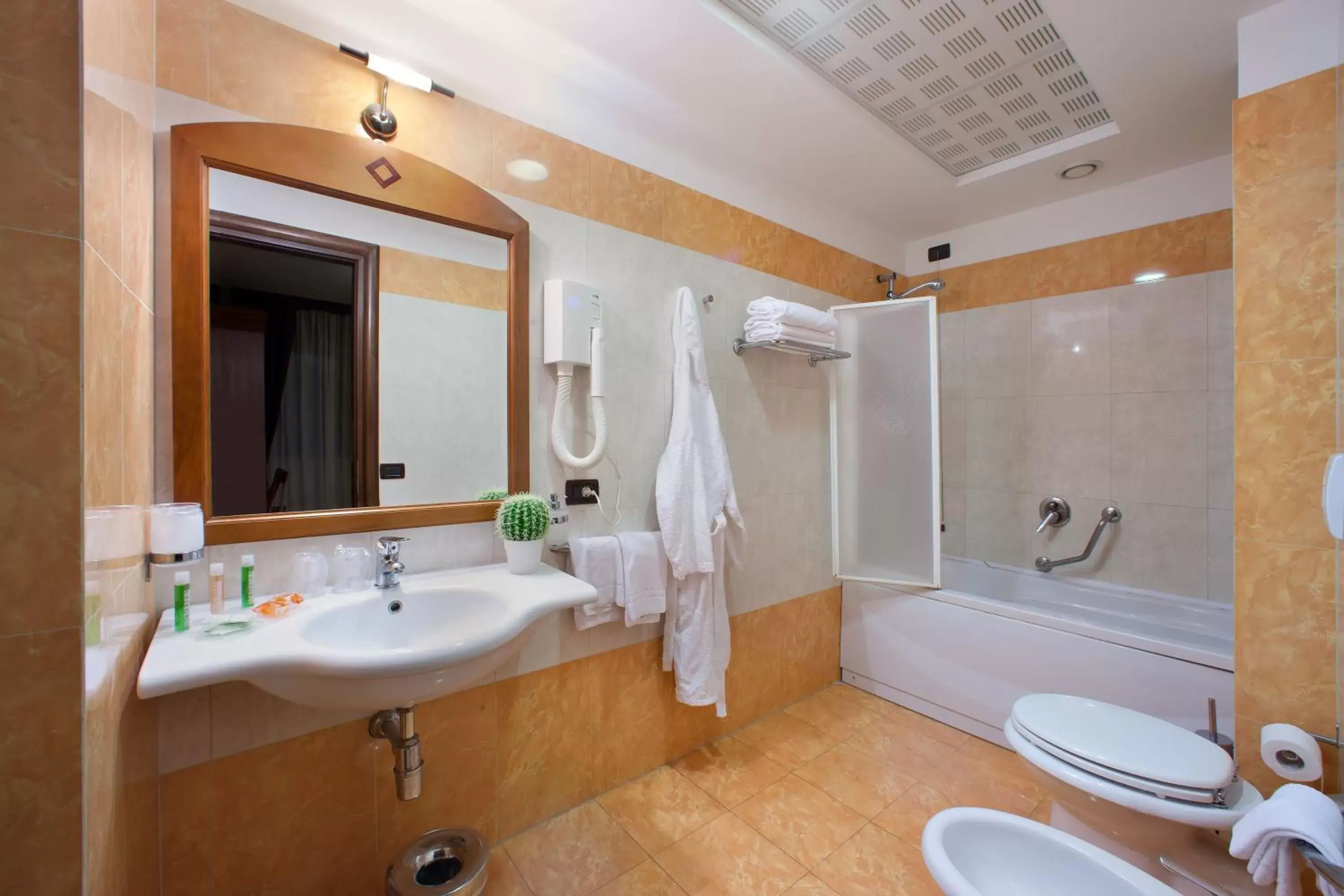 Bathroom in Ulisse Deluxe Hostel
