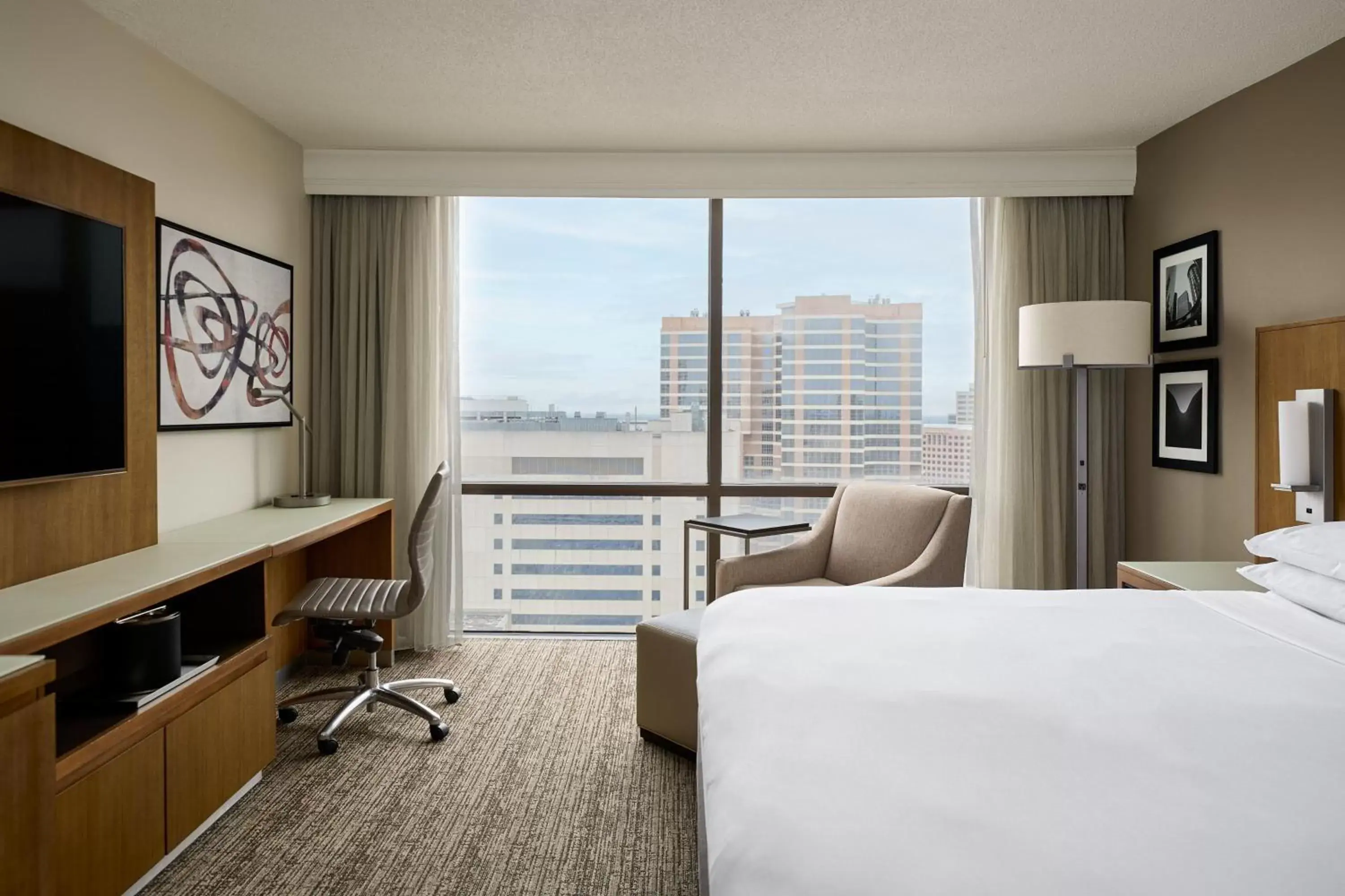 Photo of the whole room in Houston Marriott Medical Center/Museum District