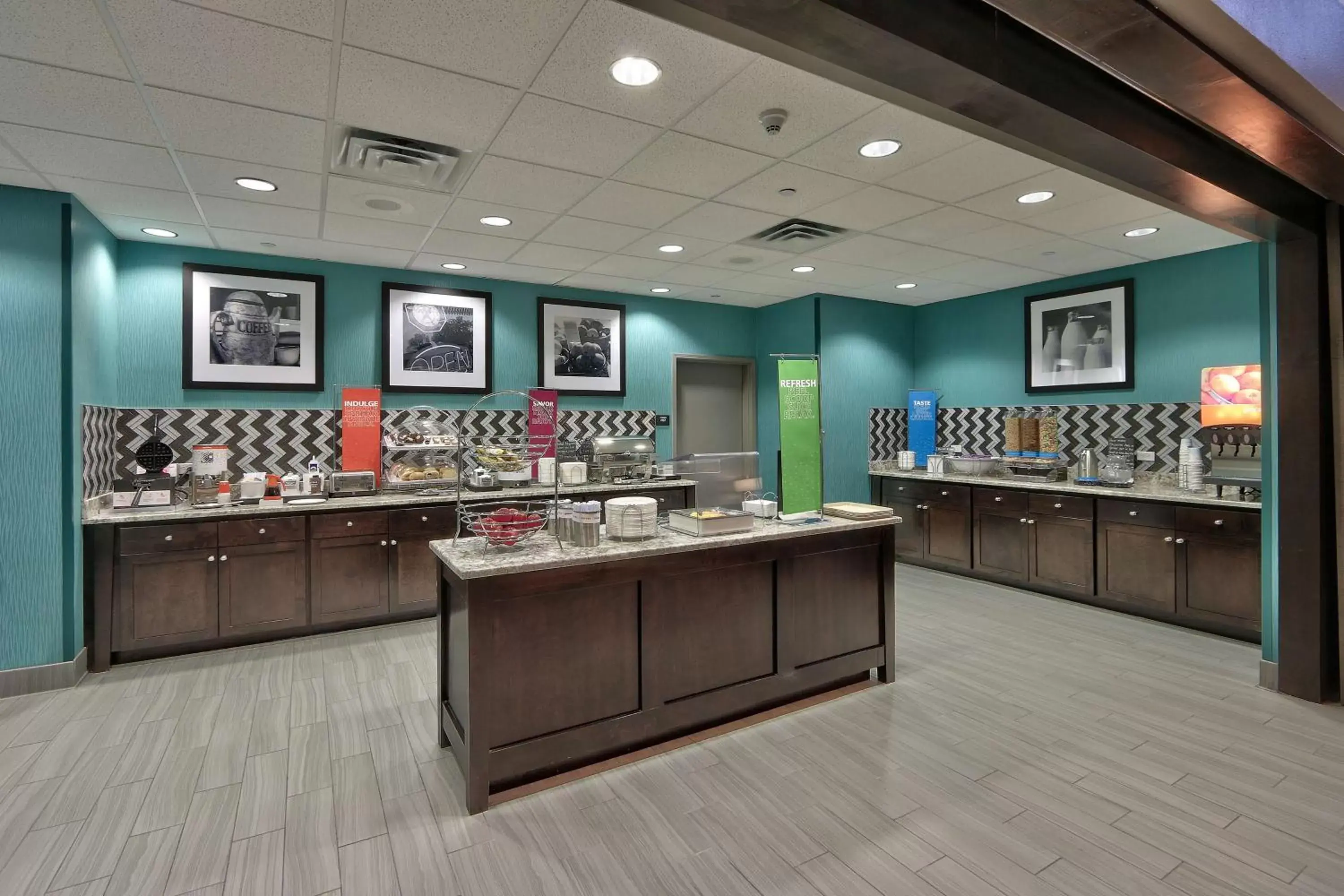Dining area, Restaurant/Places to Eat in Hampton Inn & Suites Albuquerque Airport