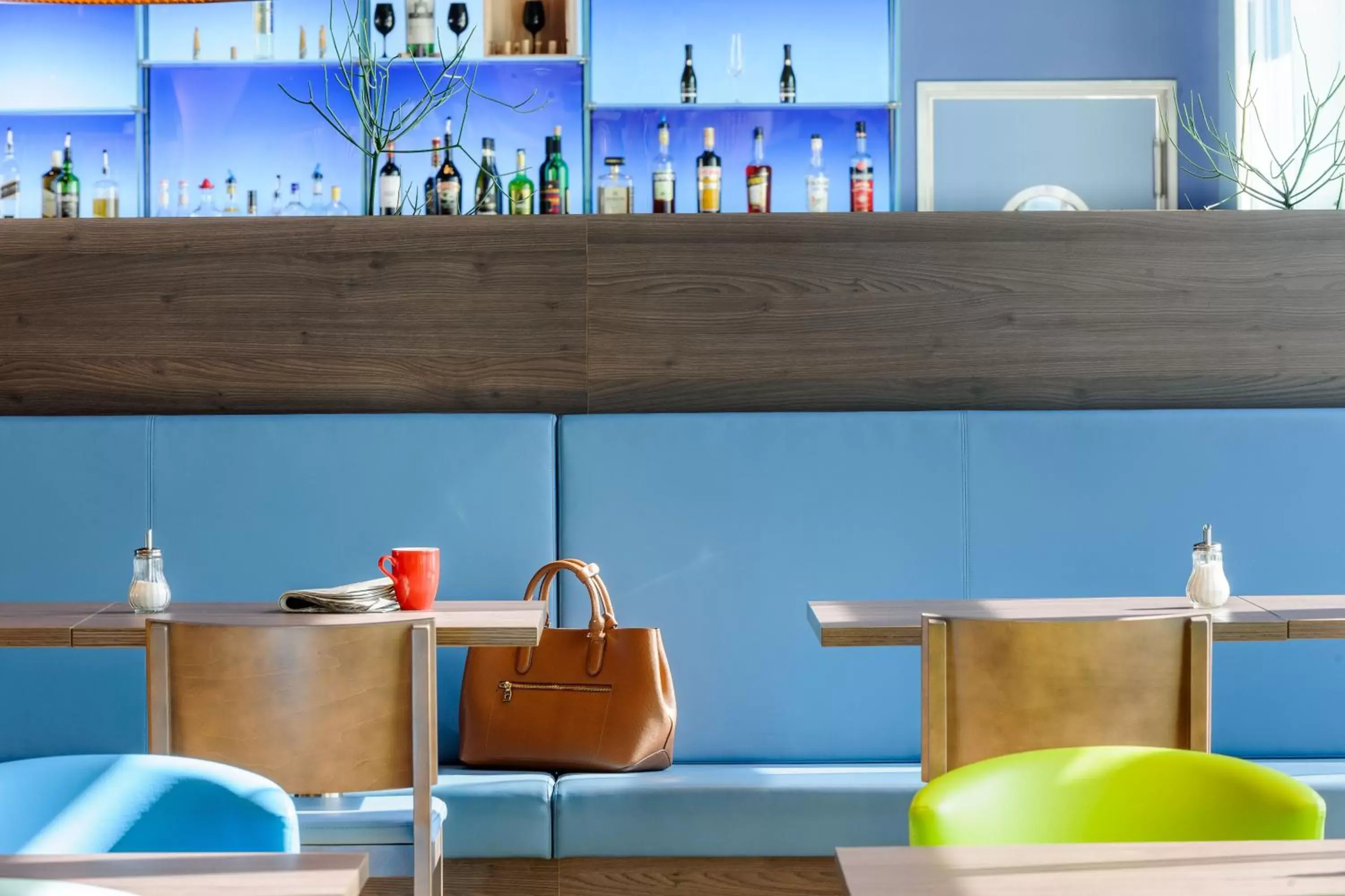 Lounge or bar, Kitchen/Kitchenette in Ibis Styles Konstanz