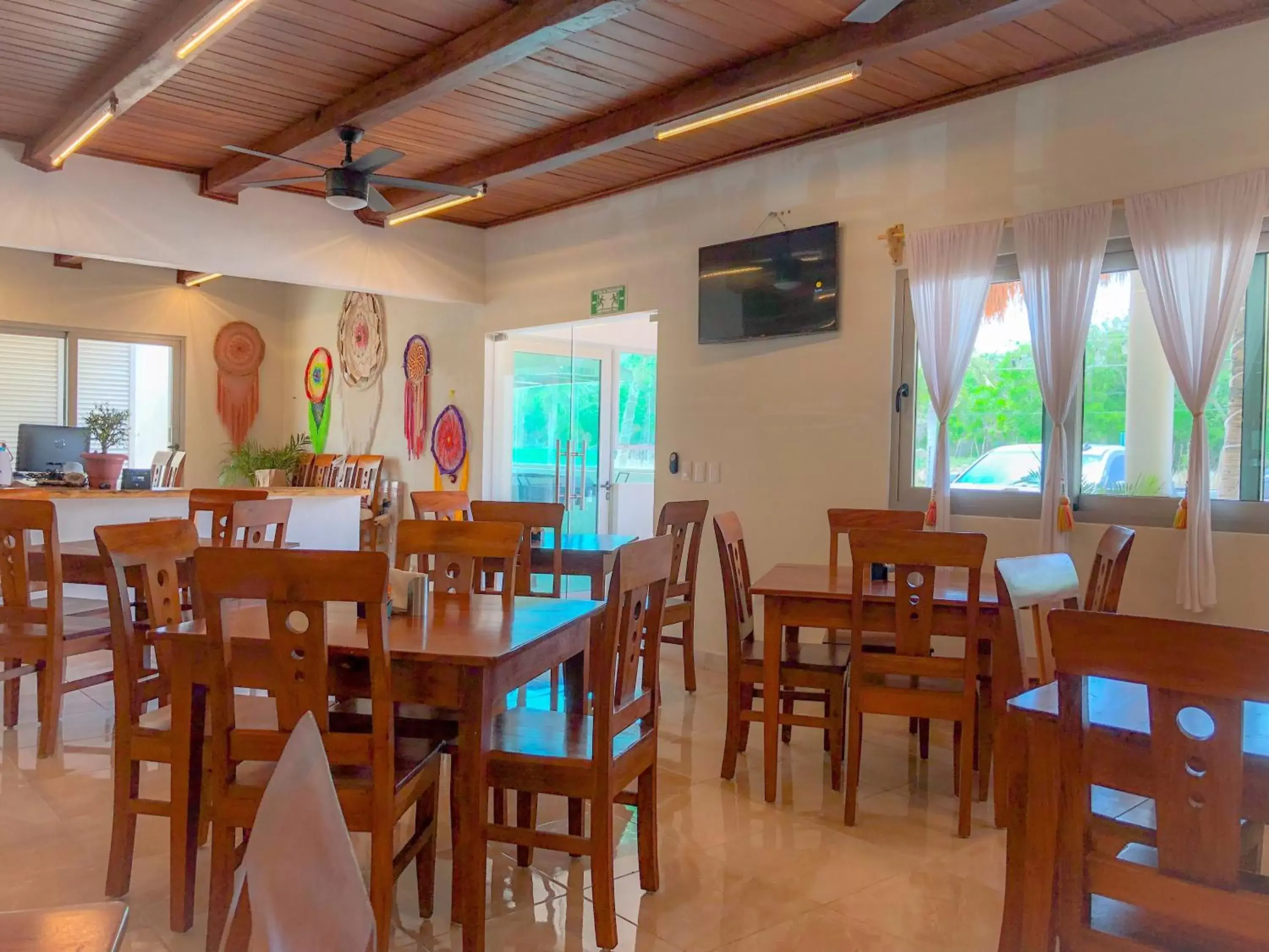 Restaurant/Places to Eat in Hacienda Dos Ojos