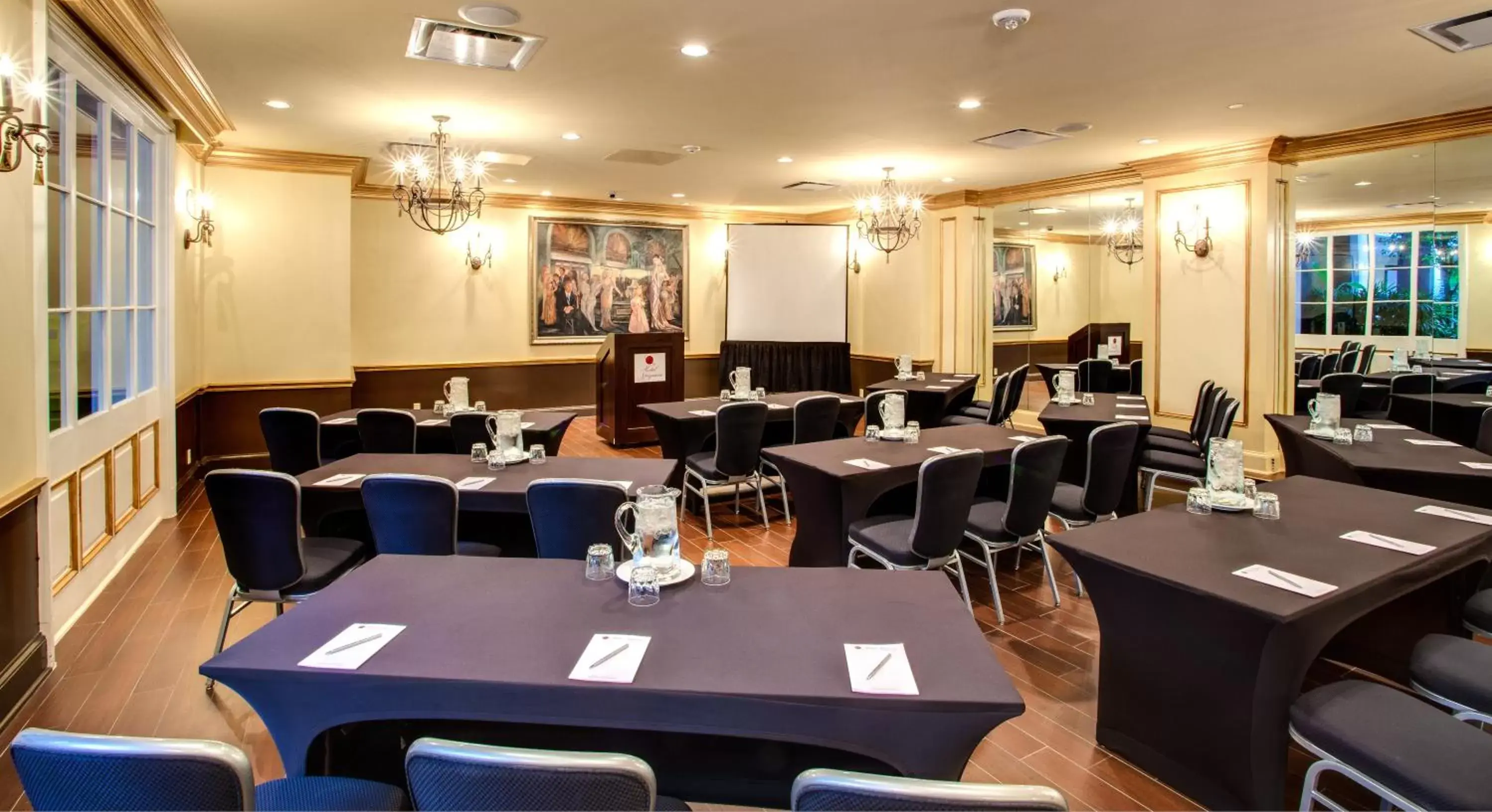 Meeting/conference room, Restaurant/Places to Eat in Hotel Mazarin