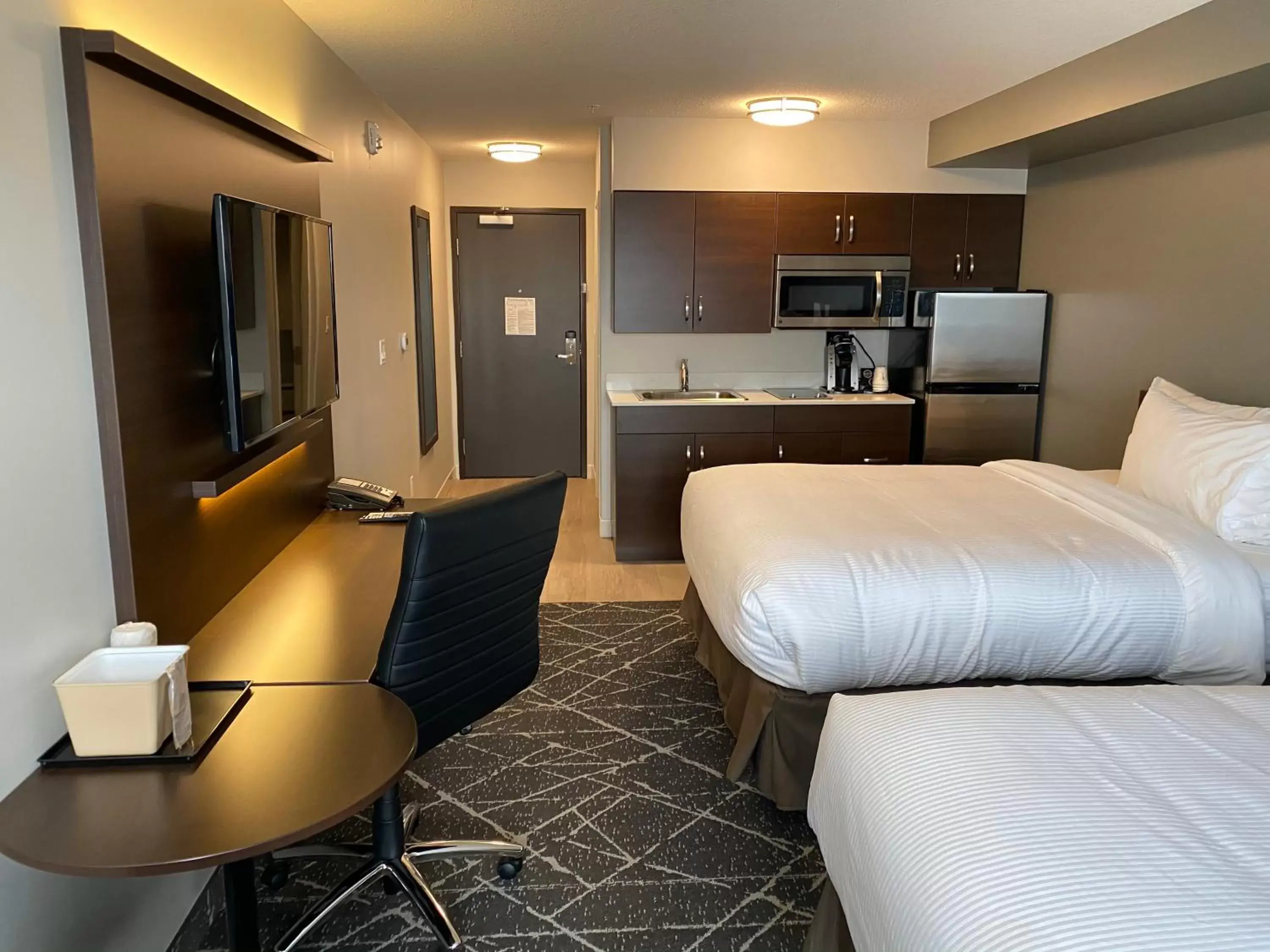 Kitchen/Kitchenette in Microtel Inn & Suites by Wyndham Portage La Prairie