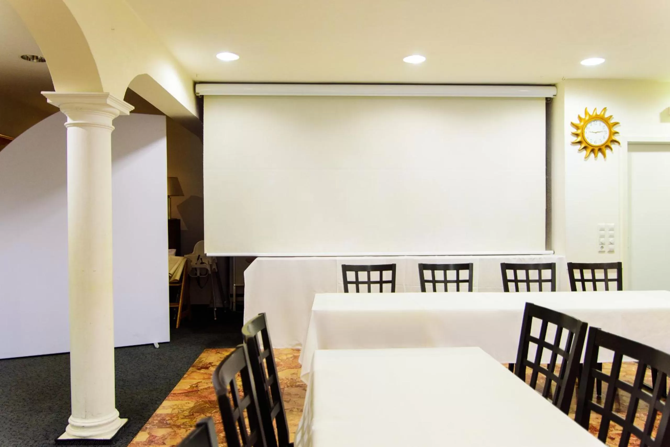 Time of day in Hotel Bohn