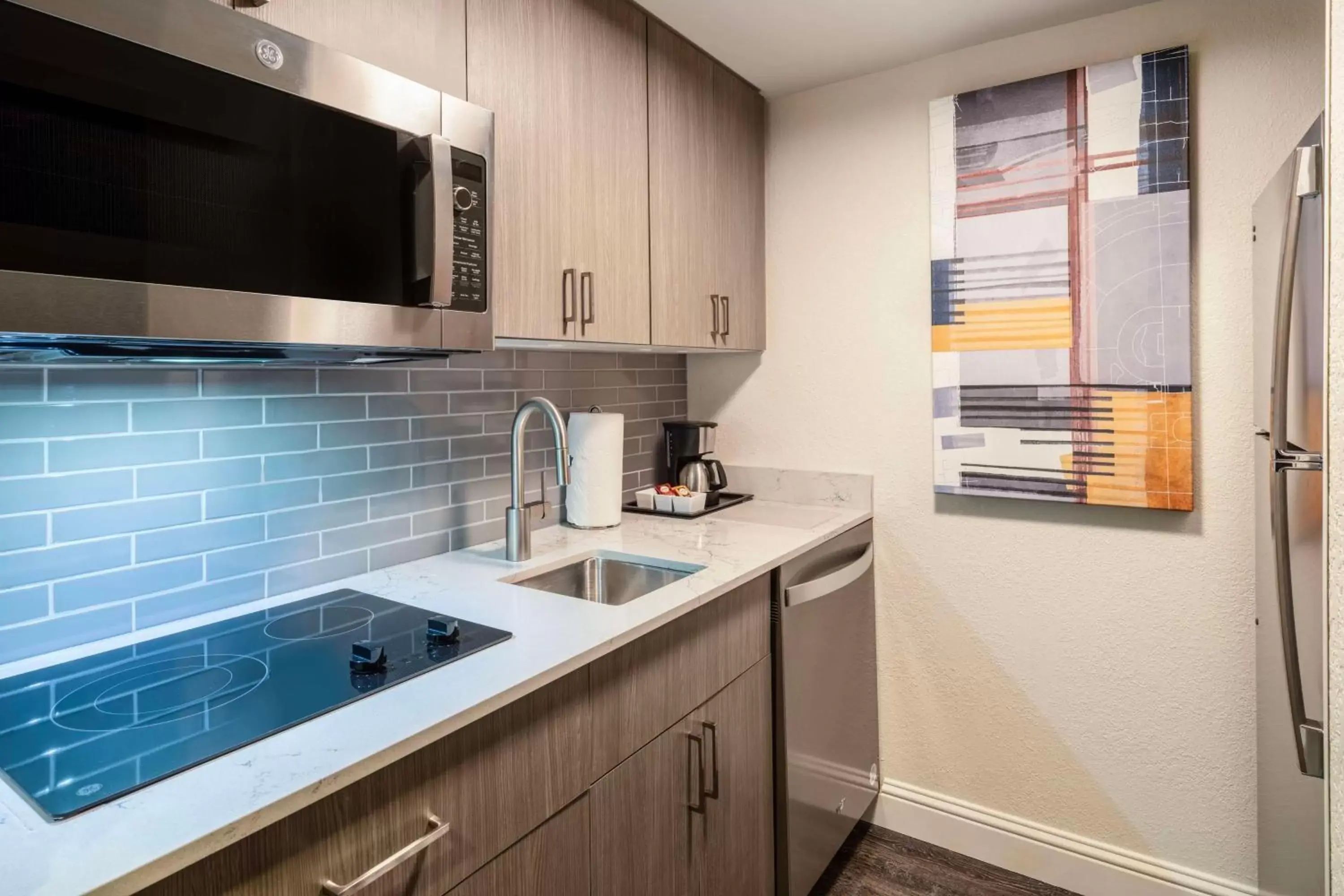 Property building, Kitchen/Kitchenette in Hyatt House Colorado Springs Airport