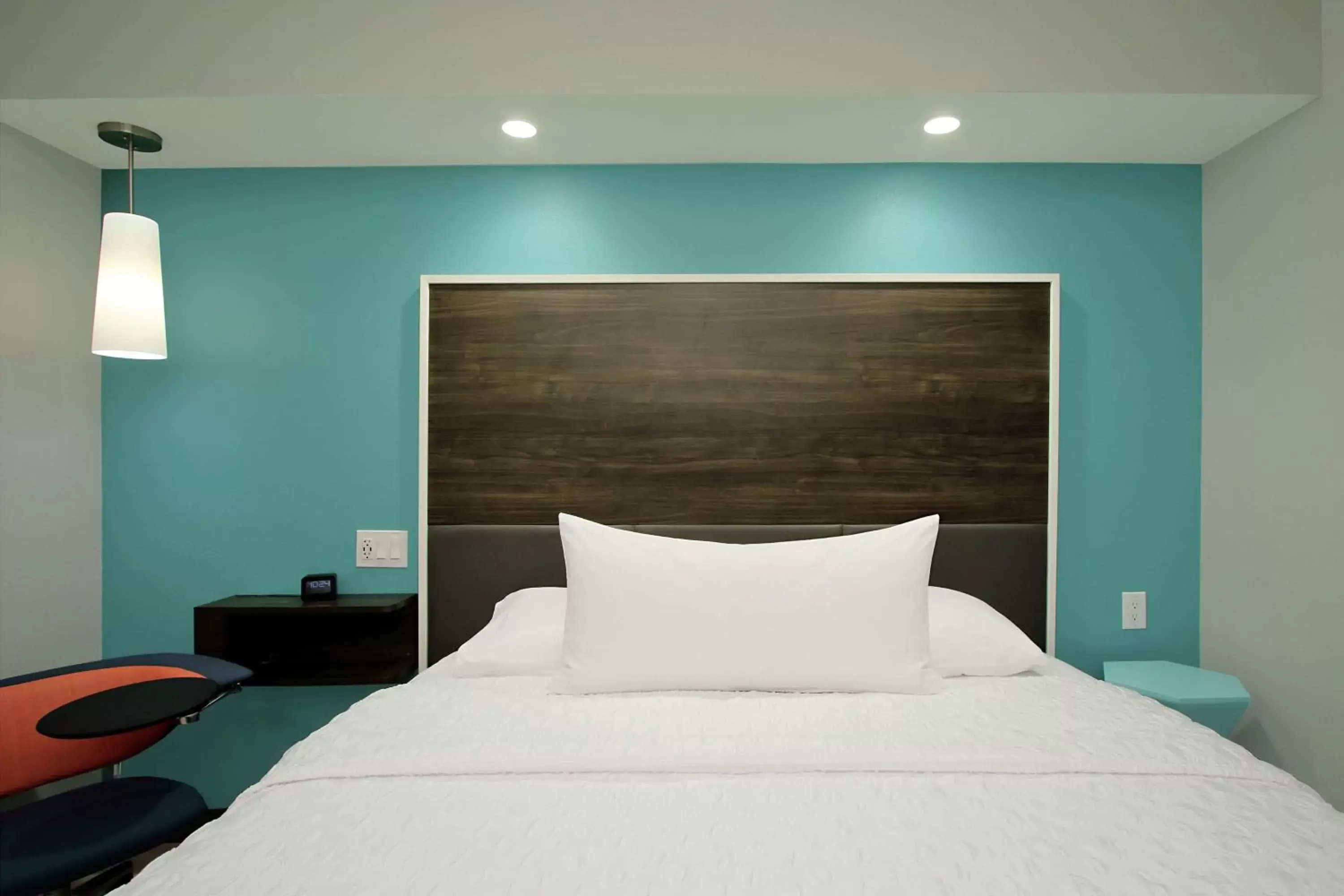 Bed in Tru By Hilton Meridian