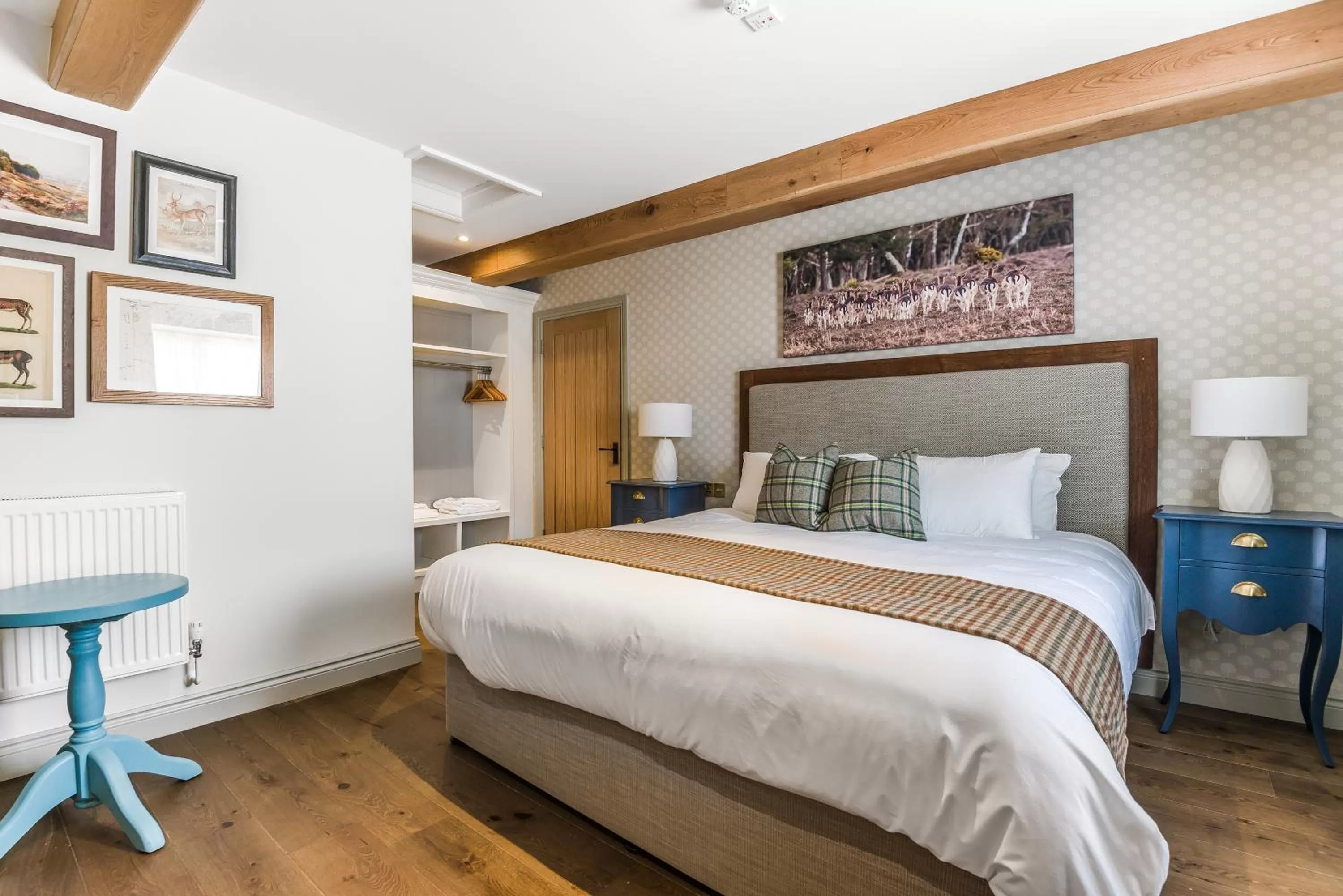 Bedroom, Bed in The Walhampton Arms