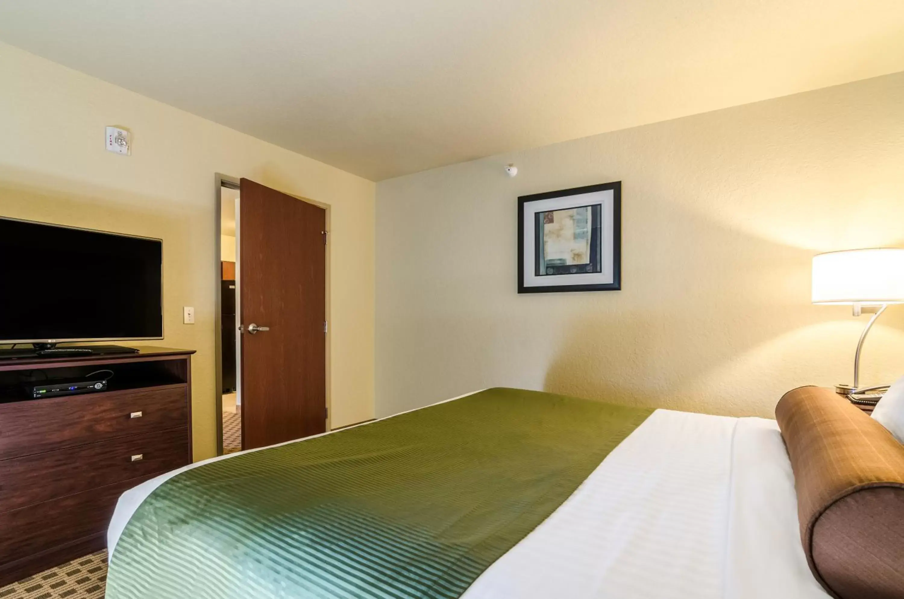 Bed in Cobblestone Inn and Suites - Eaton