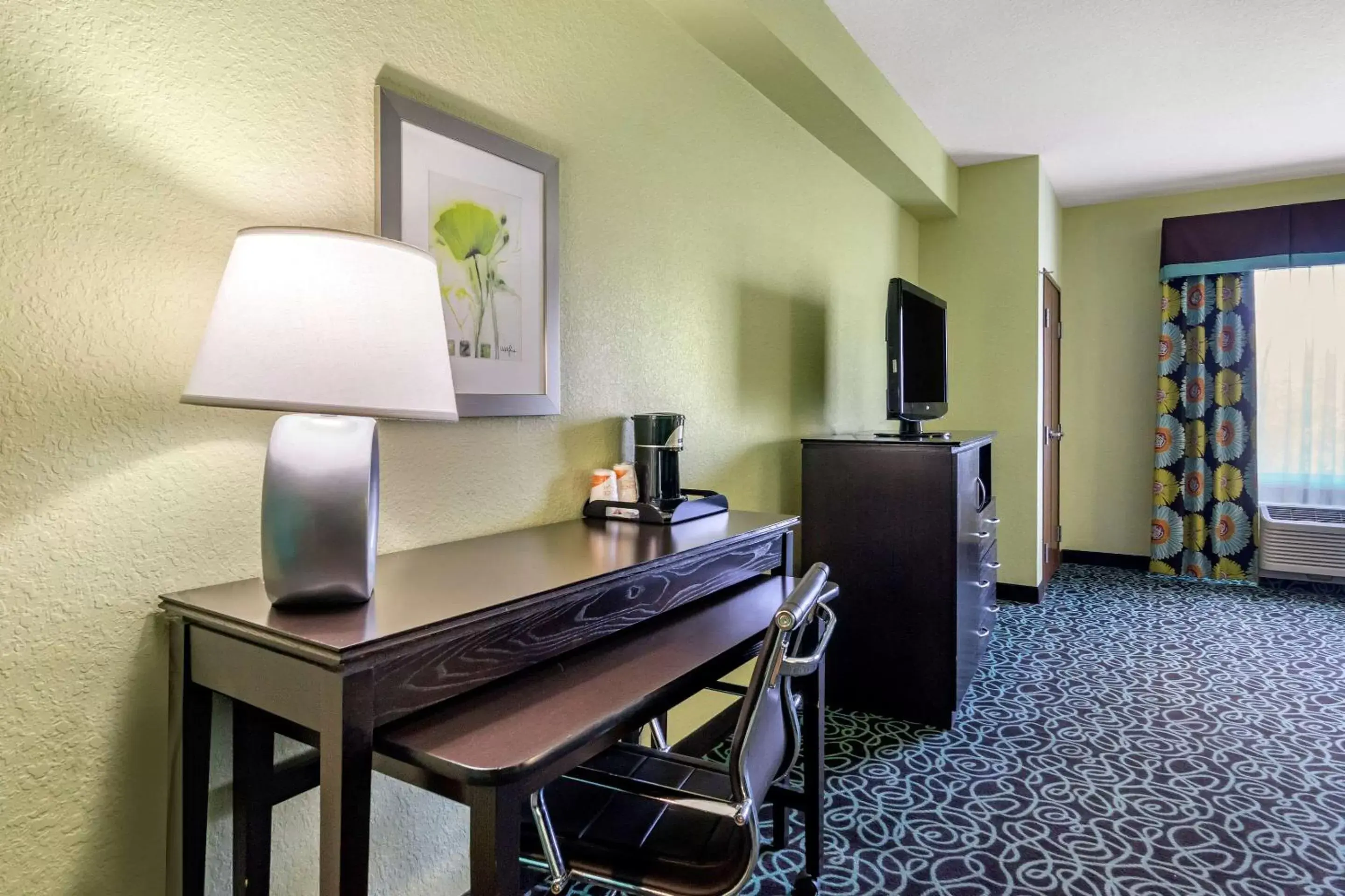 Photo of the whole room in Comfort Suites Tampa Fairgrounds - Casino