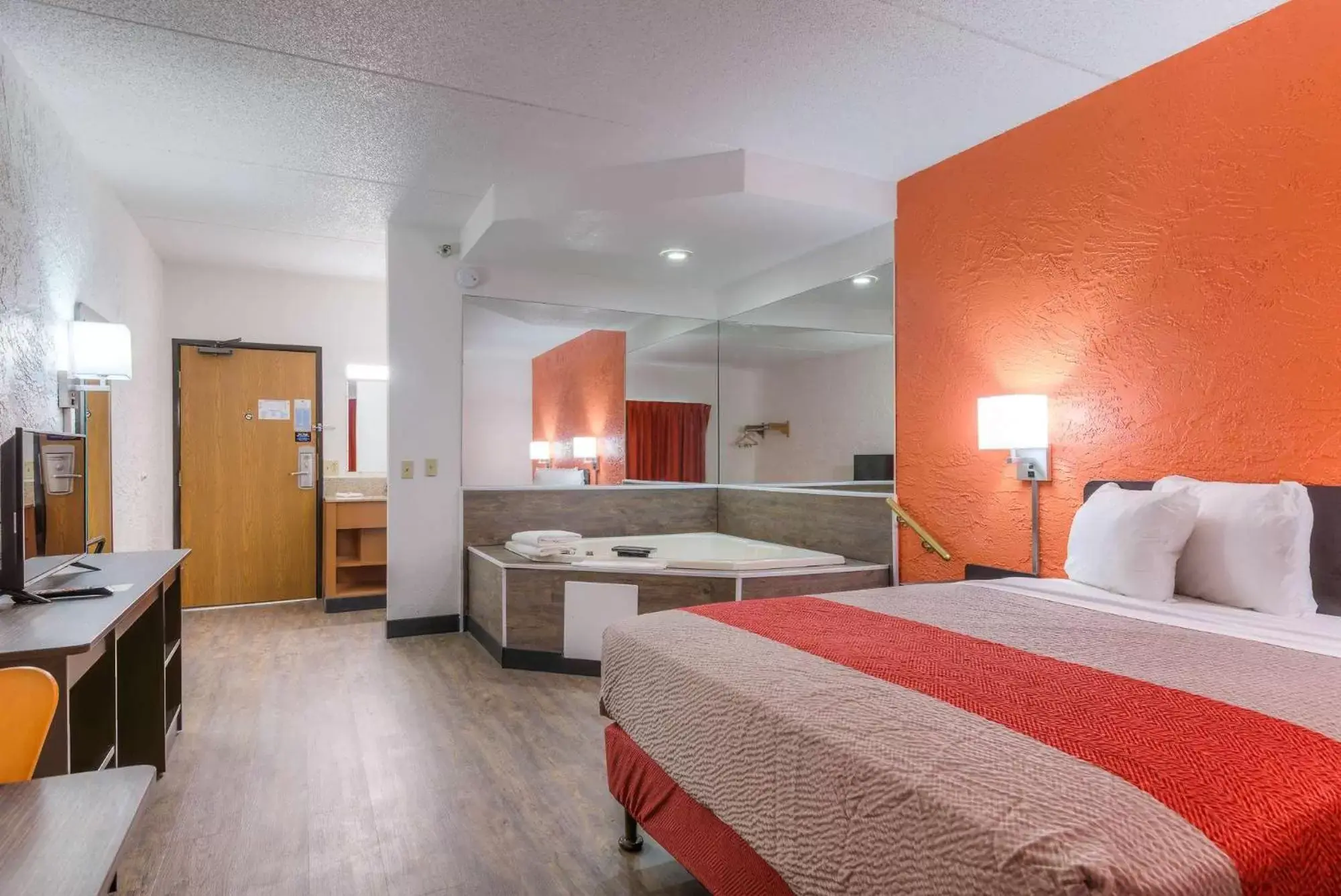 Bedroom, Bed in Motel 6-Bridgeview, IL