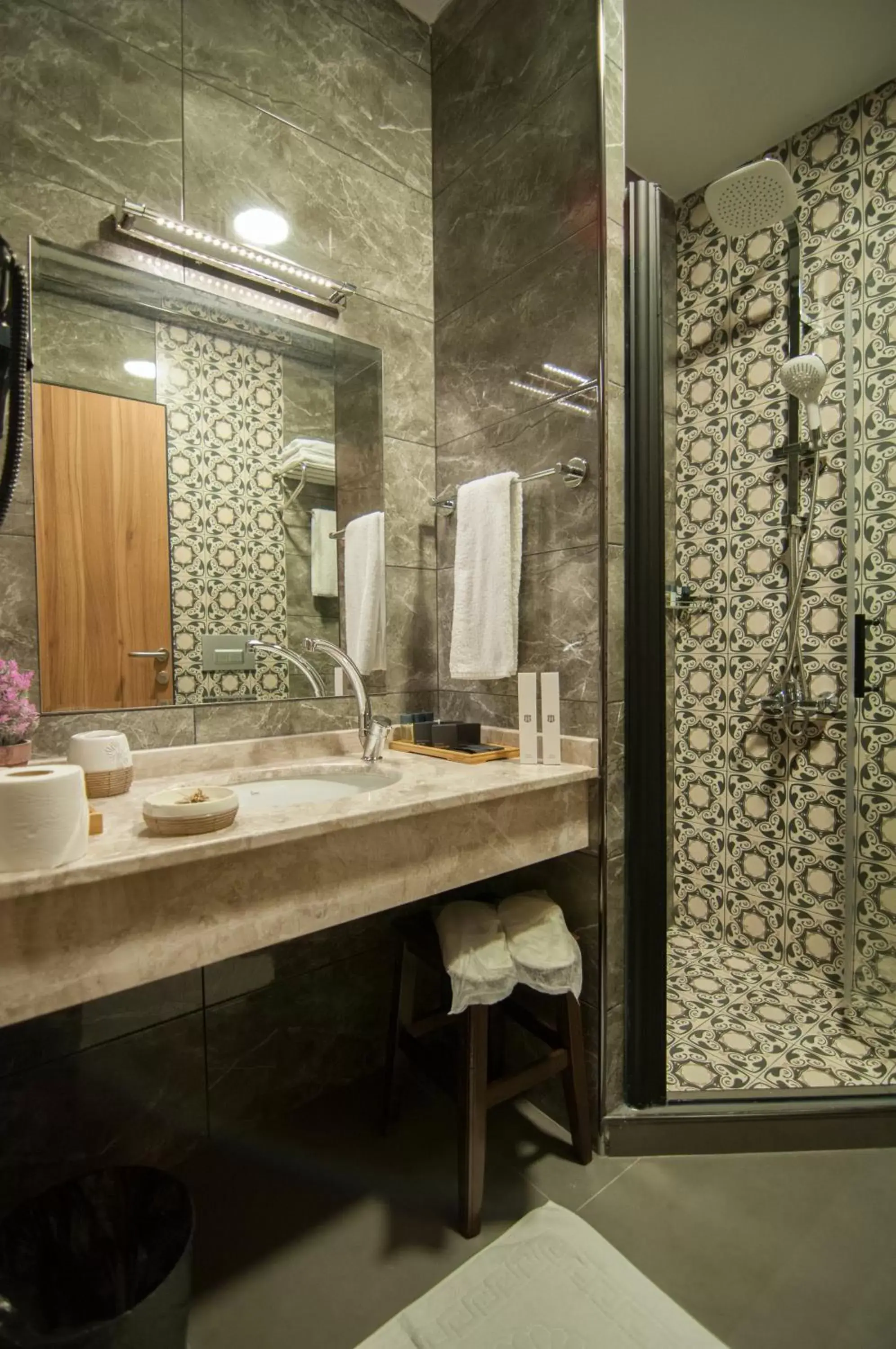 Shower, Bathroom in Nomade Hotel Exclusive