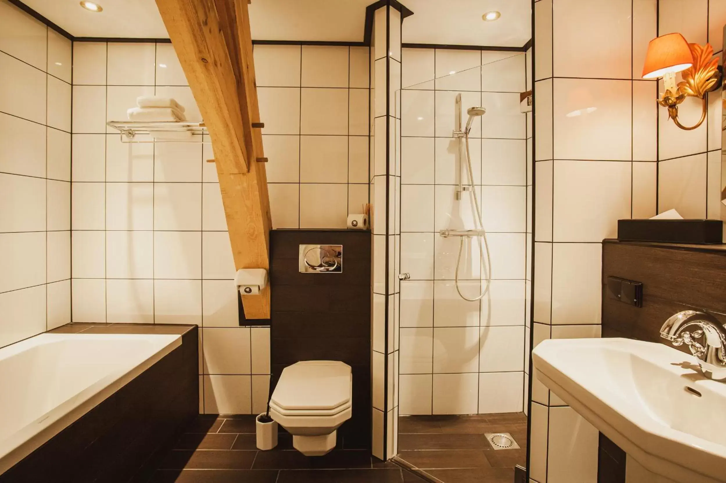Bathroom in Grand Boutique Hotel-Restaurant Huis Vermeer
