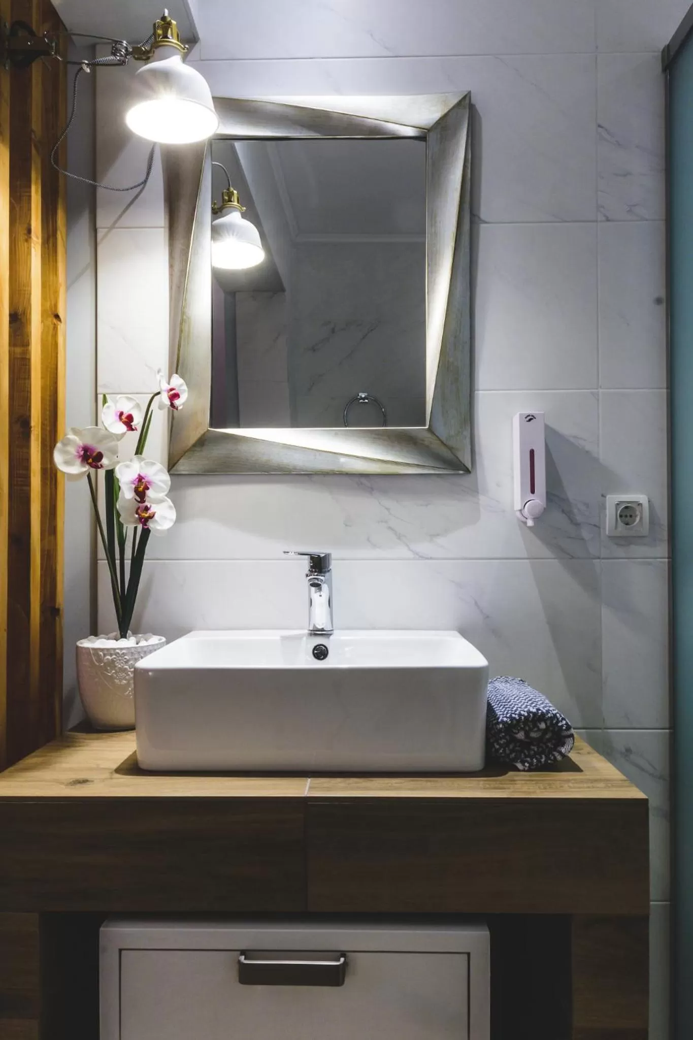 Shower in Dome Rooms Downtown