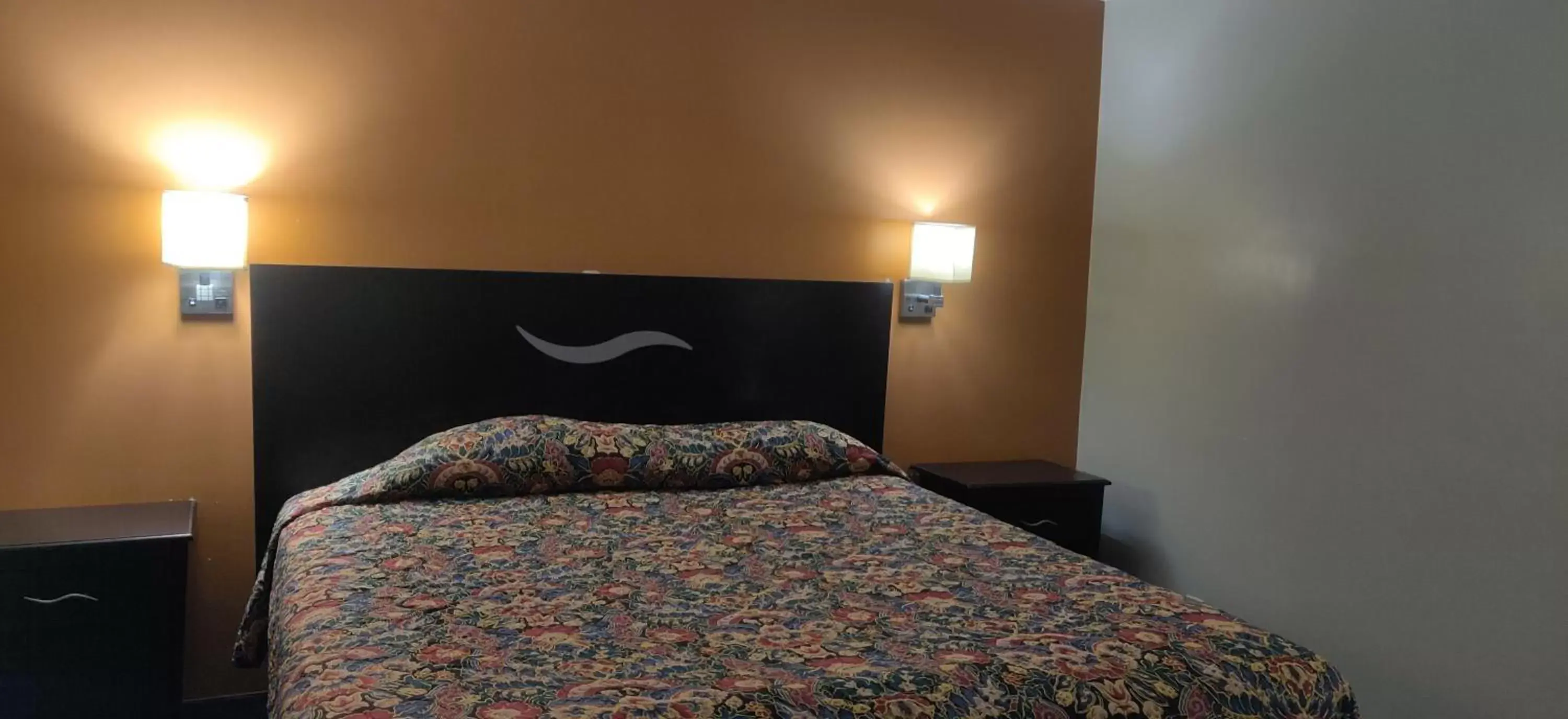 Bed in Friendship Motor Inn
