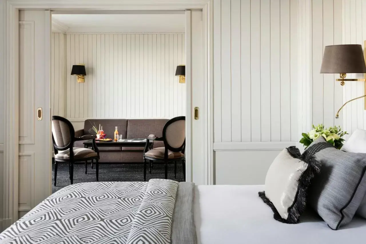 Bedroom, Seating Area in Hôtel Barrière Le Majestic Cannes