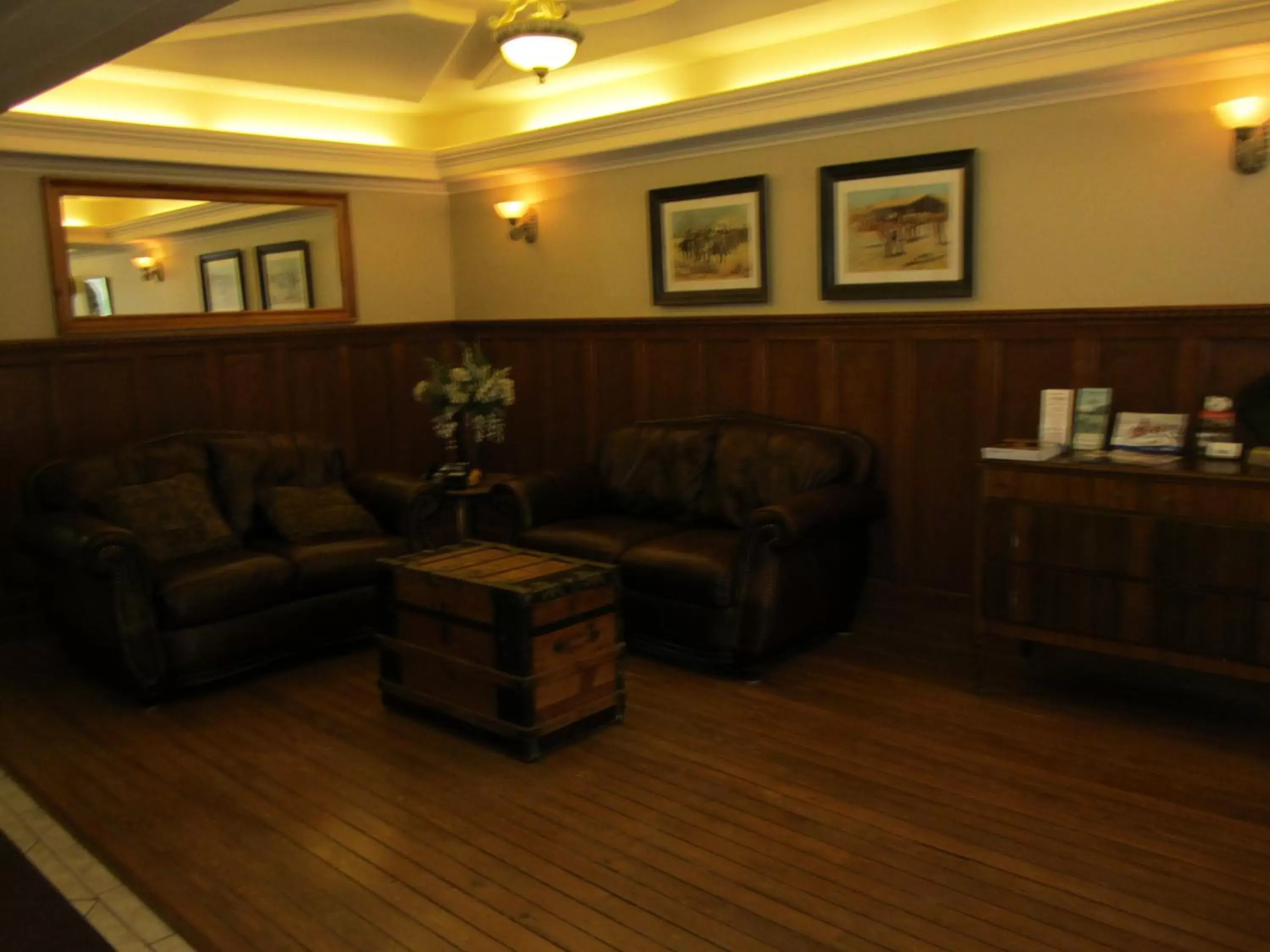 Lobby or reception, Seating Area in Reynolds Hotel