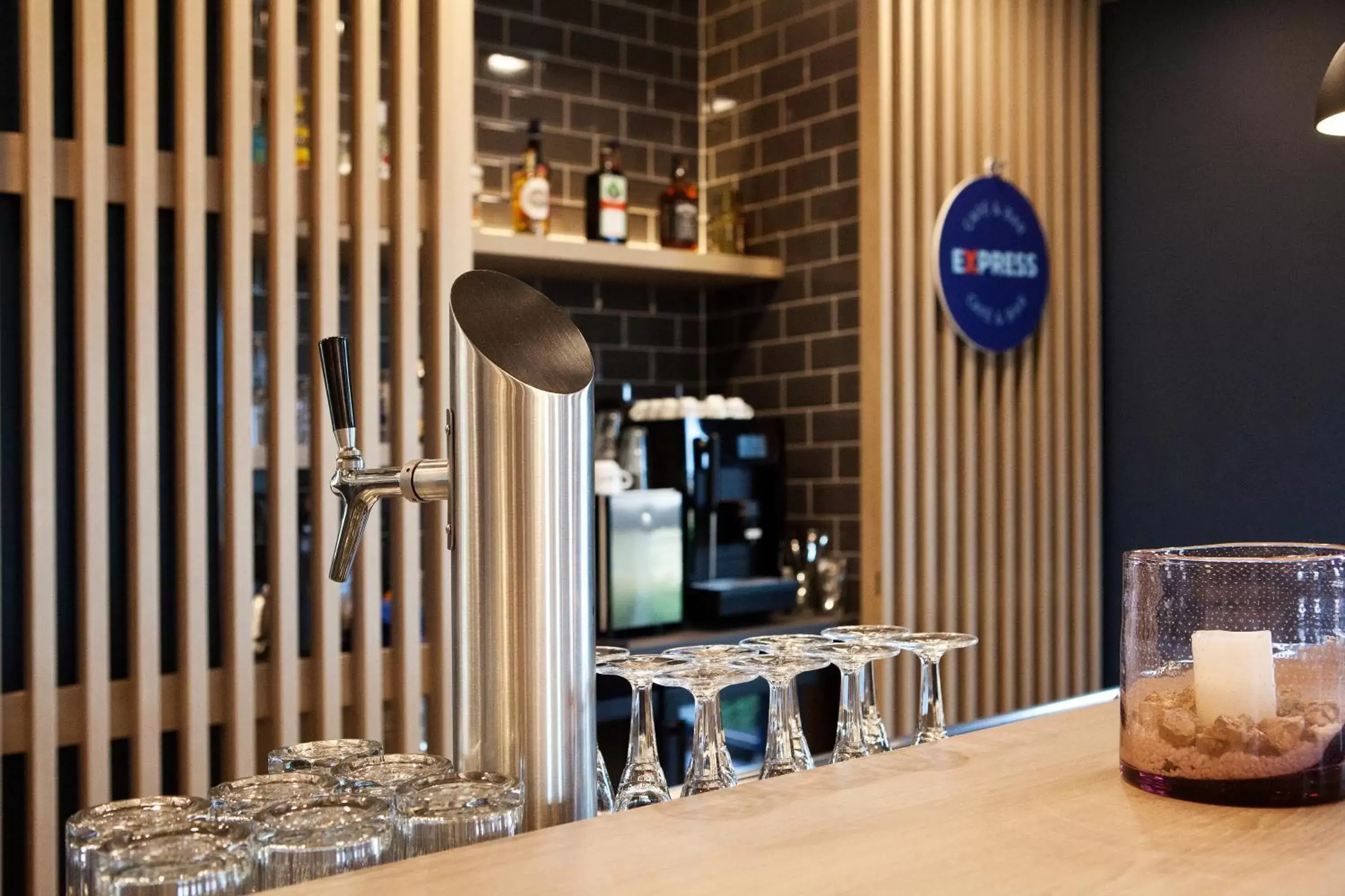 Lounge or bar in Holiday Inn Express Fürth by IHG Lounge or bar in Holiday Inn Express Fürth by IHG