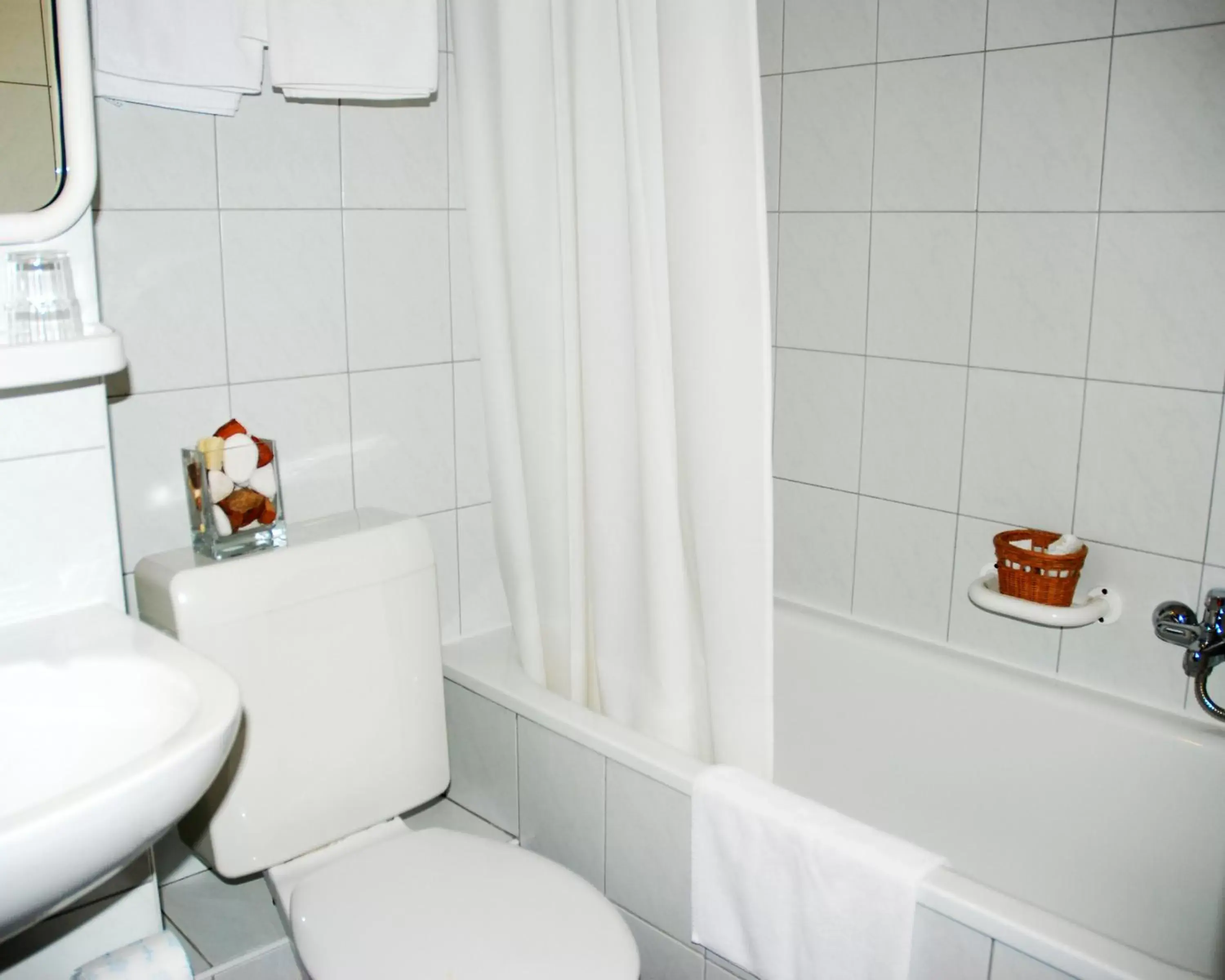 Bathroom in Hotel Orion Várkert