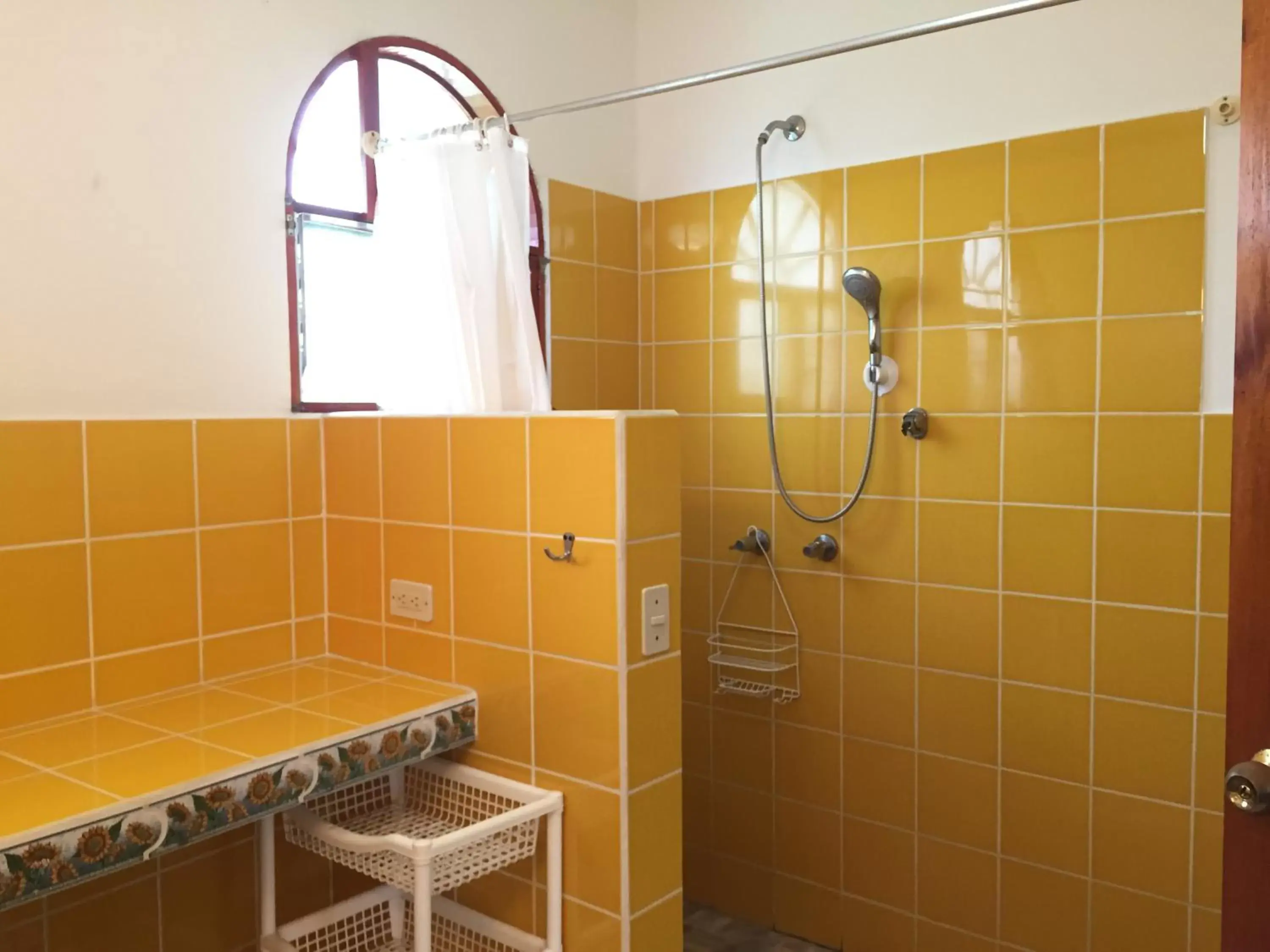 Shower, Bathroom in La Perlita