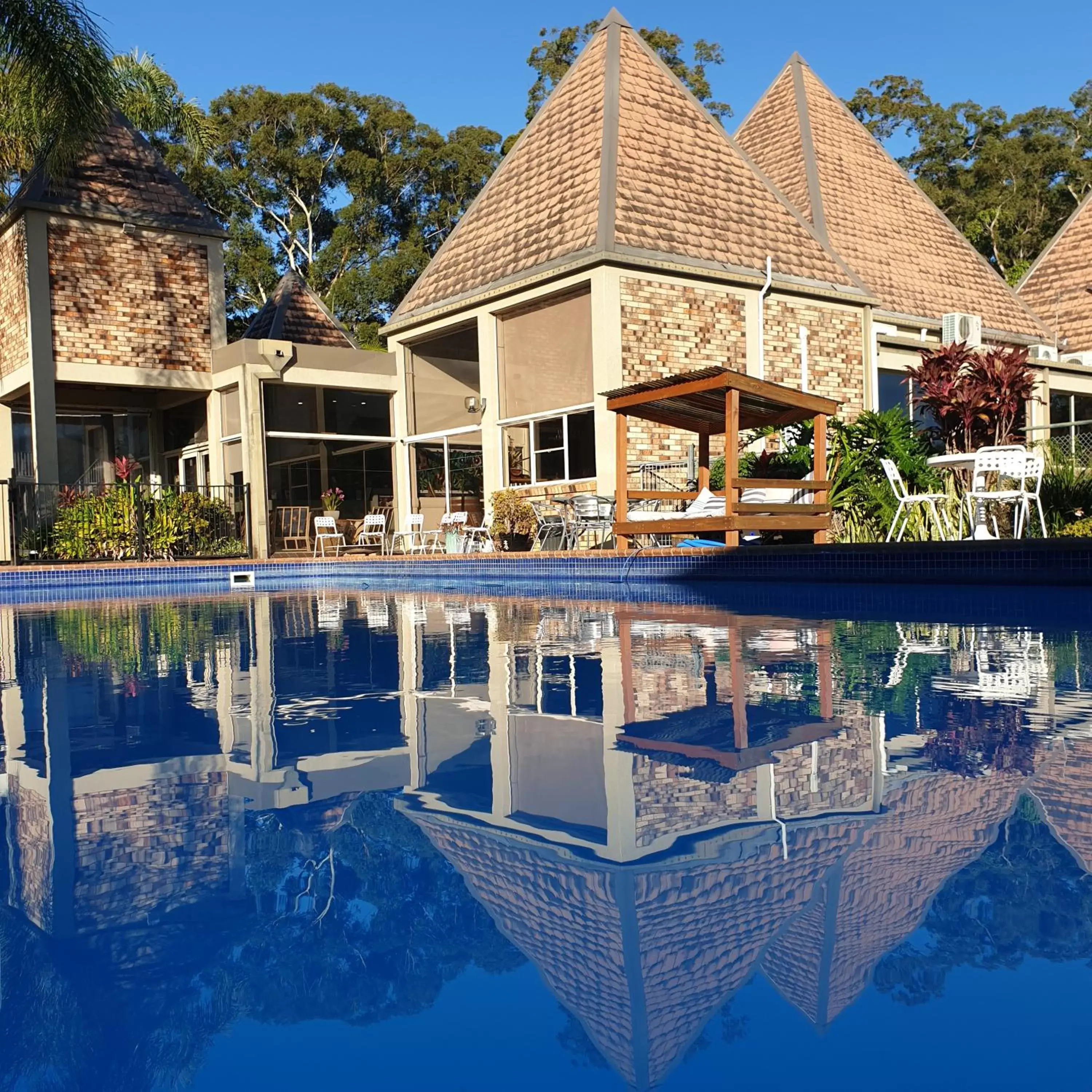 Property building, Swimming Pool in Sanctuary Resort Motor Inn