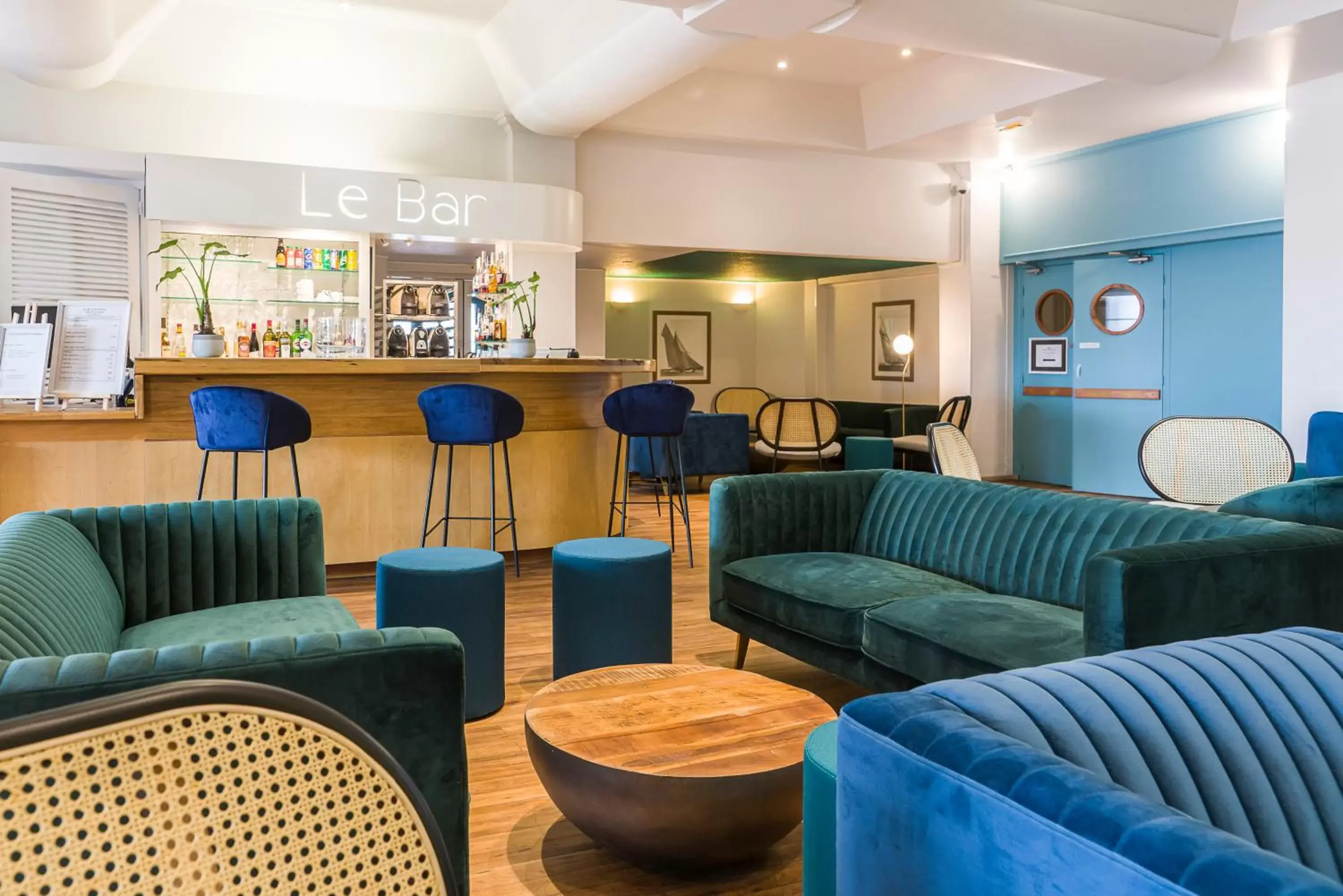 Lounge or bar in SOWELL HOTELS Le Beach Lounge or bar in SOWELL HOTELS Le Beach