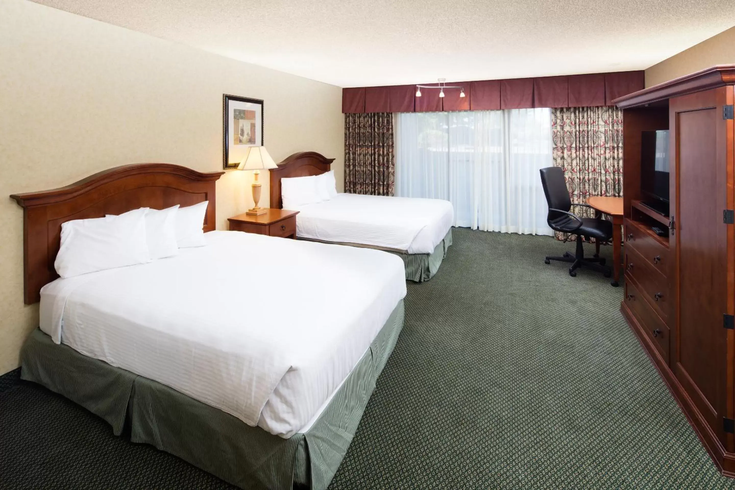 Photo of the whole room, Bed in Red Lion Hotel Pendleton Photo of the whole room, Bed in Red Lion Hotel Pendleton