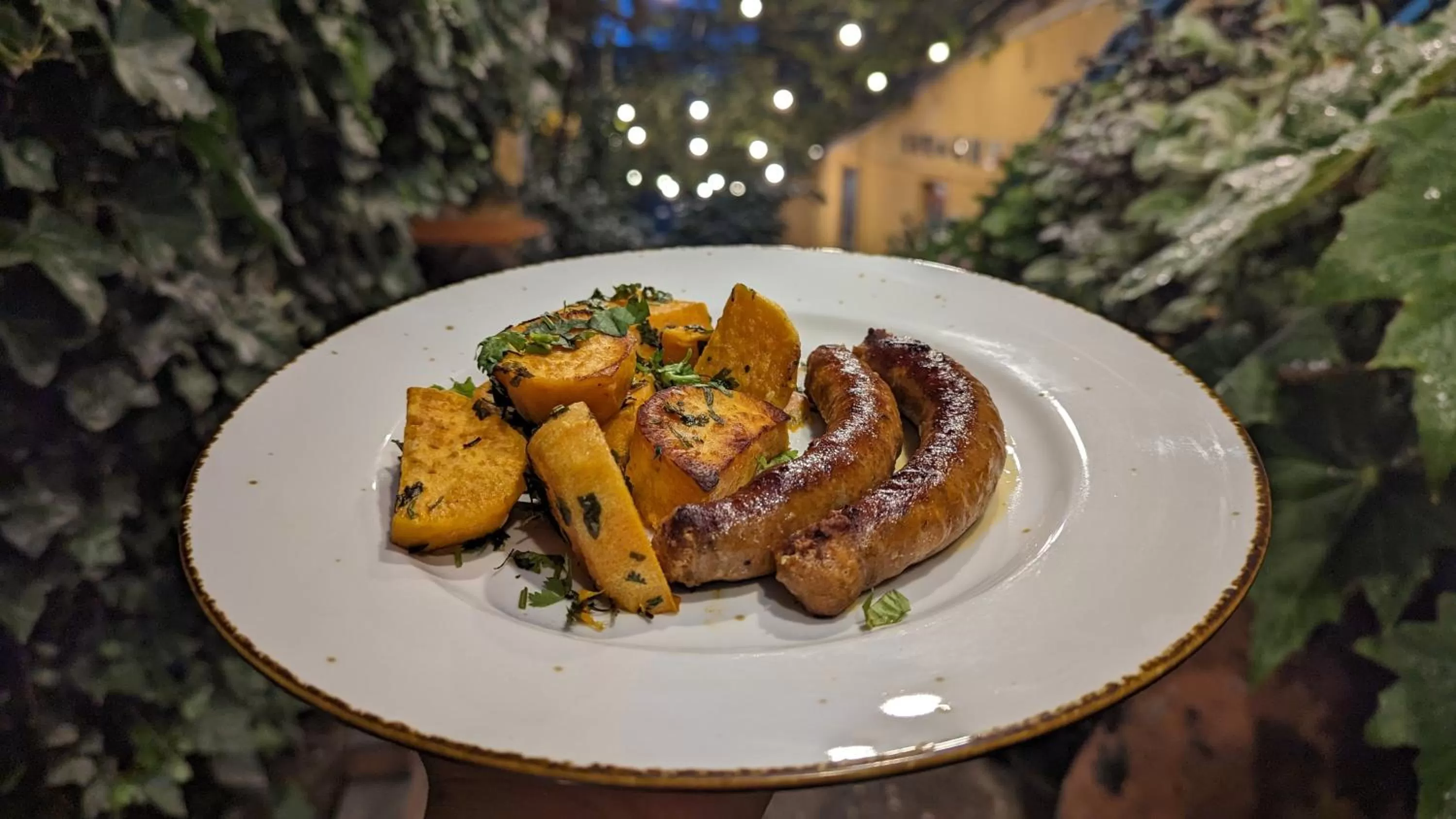 Restaurant/places to eat in Hotel Kartli