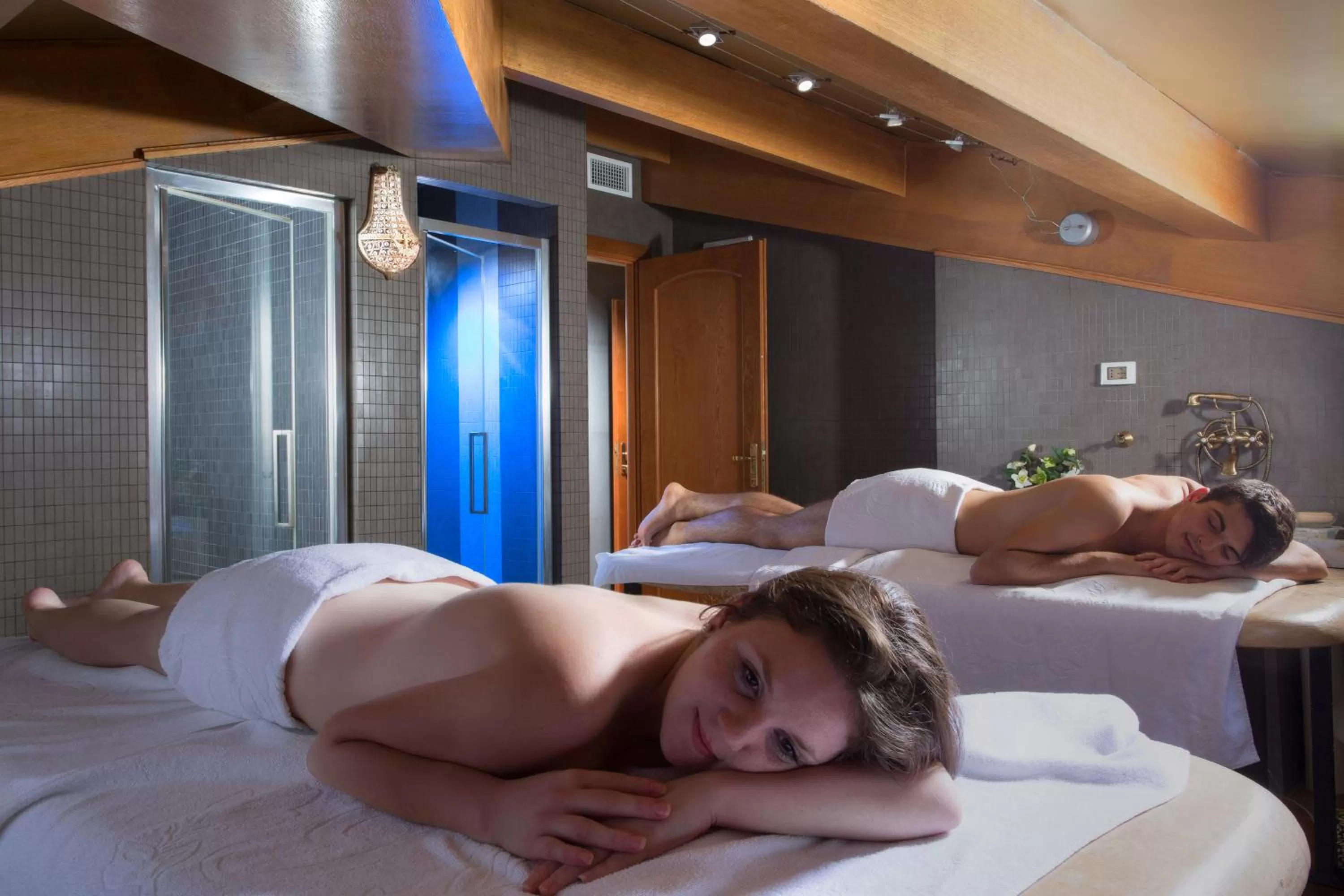 Property building, Bed in Golden Tulip Rome Piram