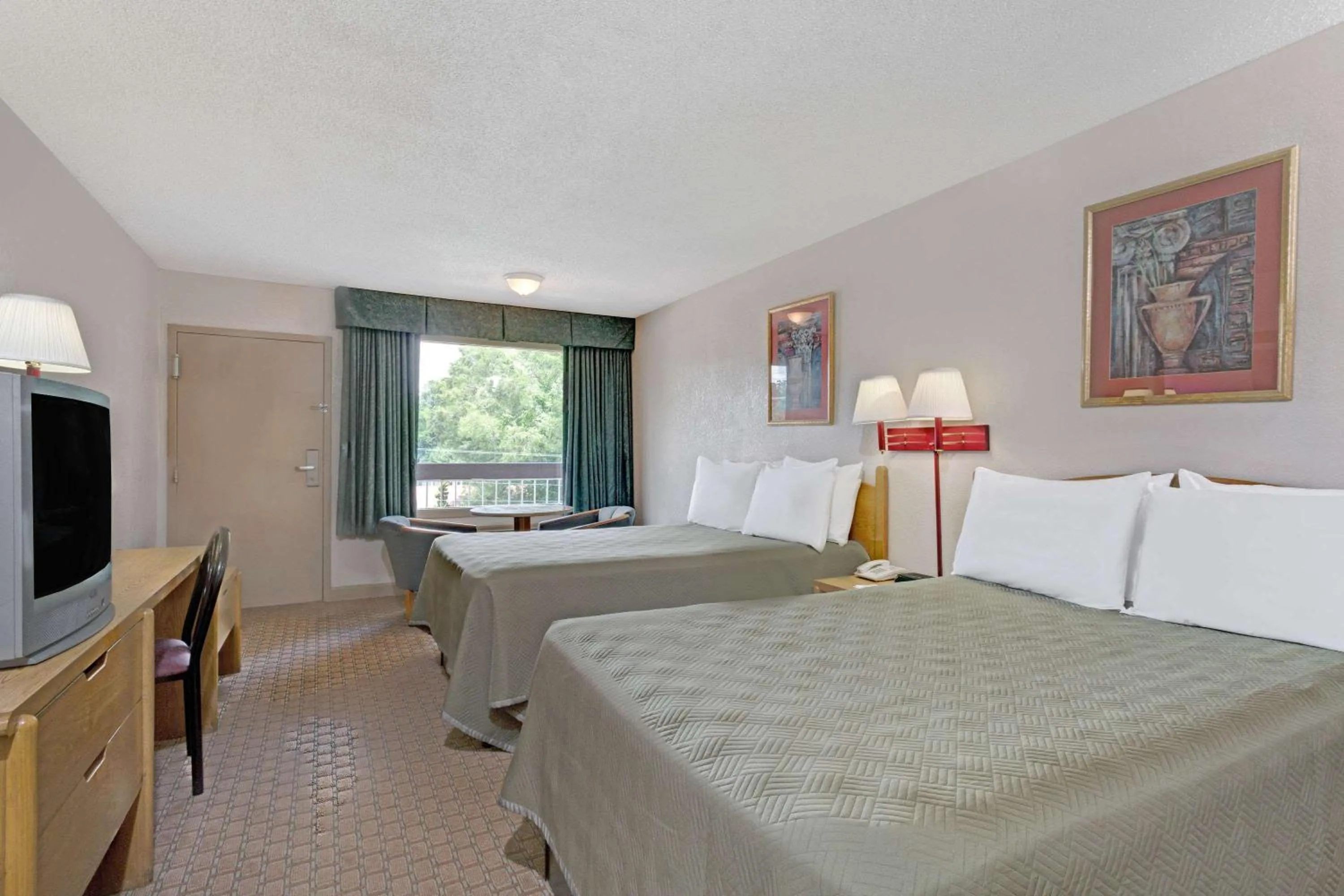 Photo of the whole room, Bed in Travelodge by Wyndham Williamsburg Colonial Area