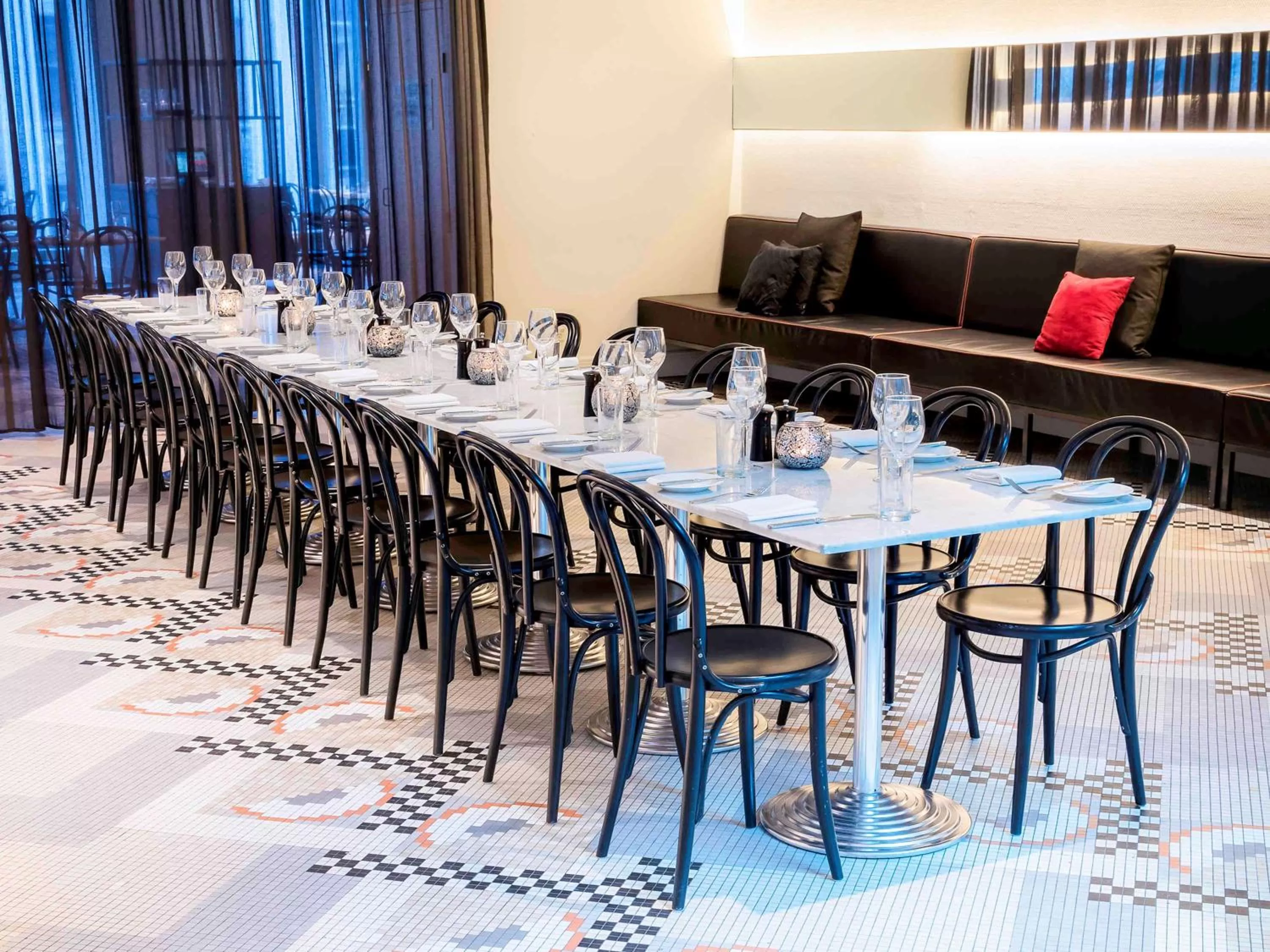 Restaurant/places to eat in Novotel Melbourne On Collins