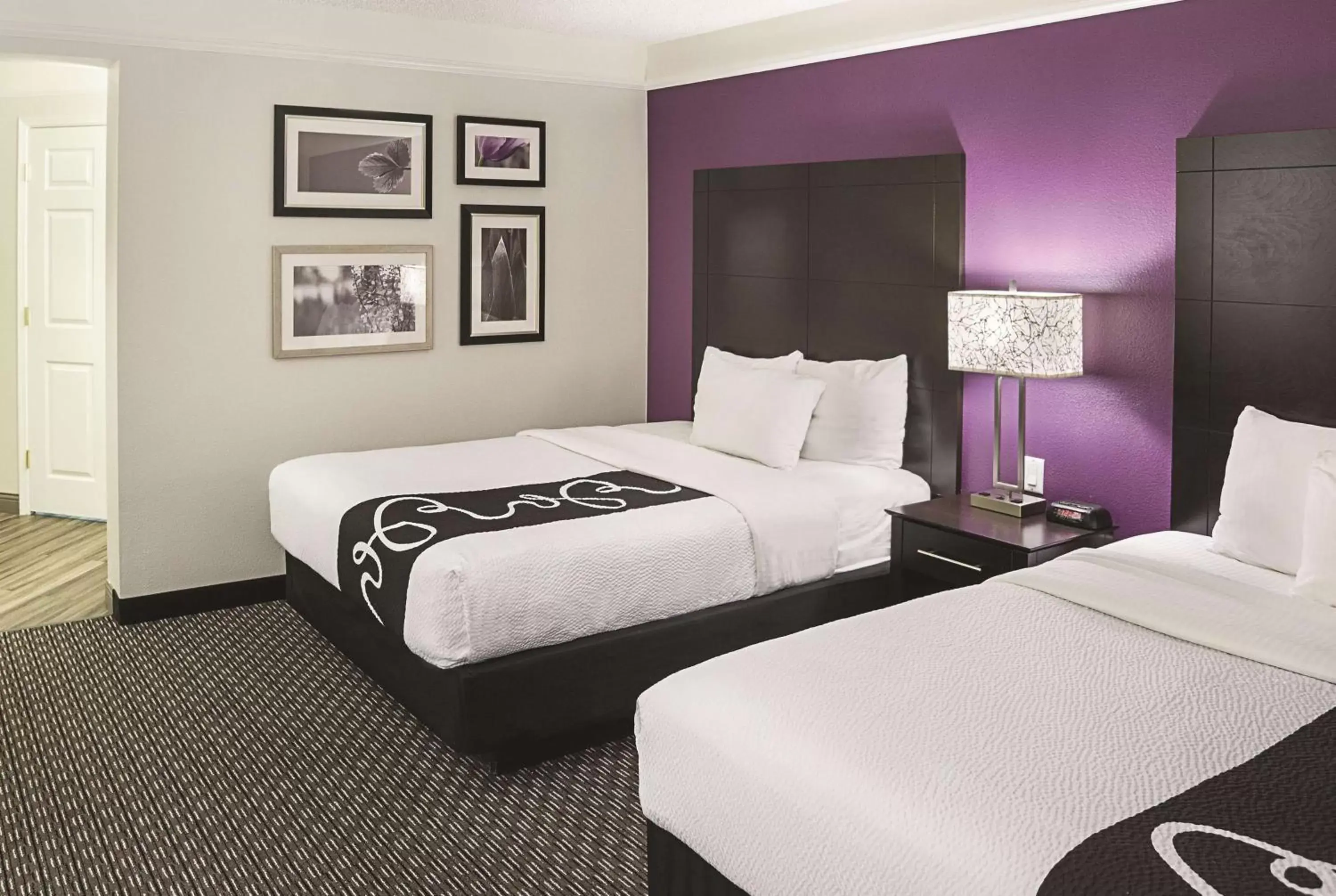 Photo of the whole room, Bed in La Quinta by Wyndham Las Vegas Summerlin Tech